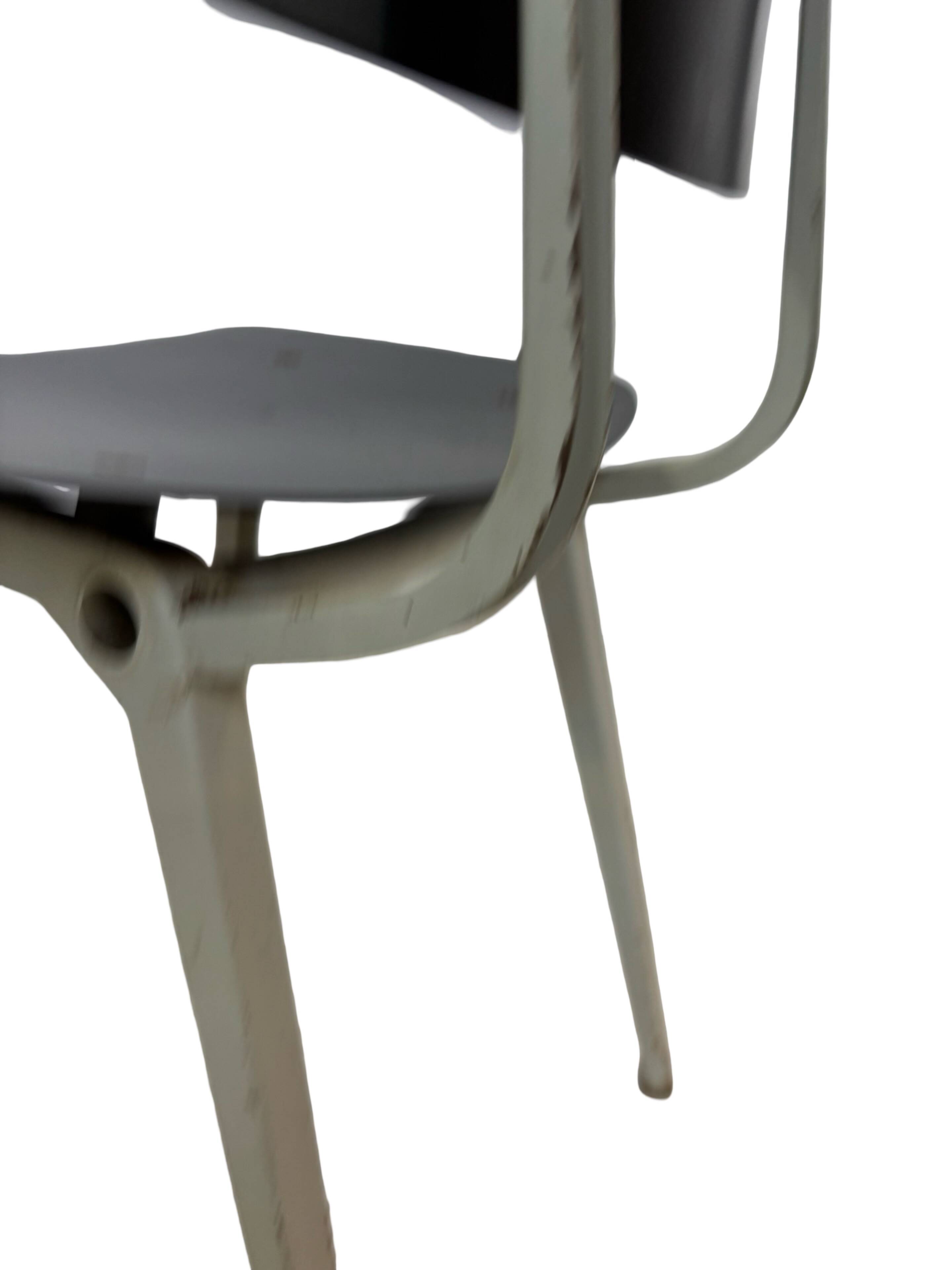 Vintage Friso Kramer Revolt Chair For Ahrend De Cirkel 1960