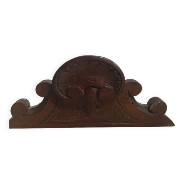 ancien fronton en bois - ornement décoratif