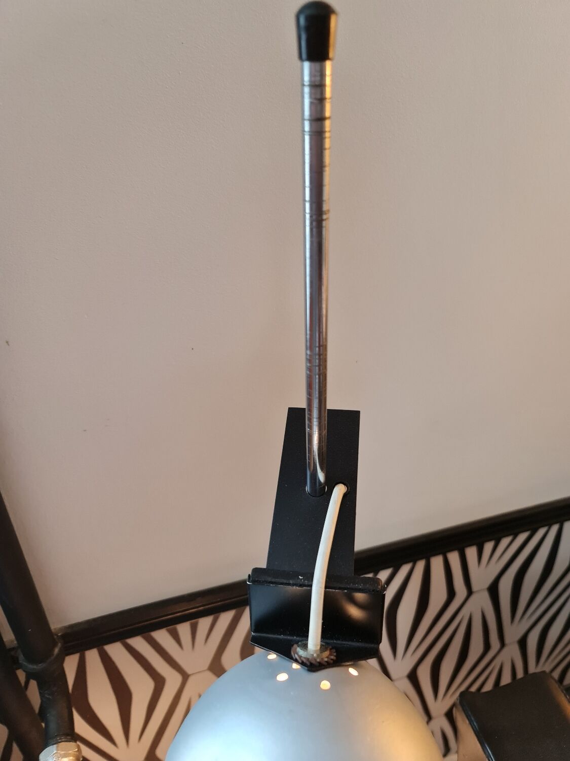 Two-light floor lamp with removable magnetic Eyes Ball.