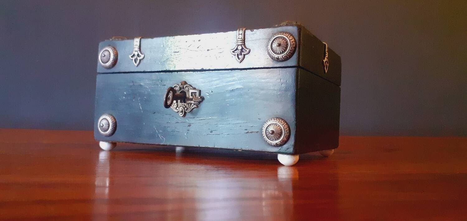 Coffret NIII XIXÈME En Bois Laqué Noir Richement Décoré.