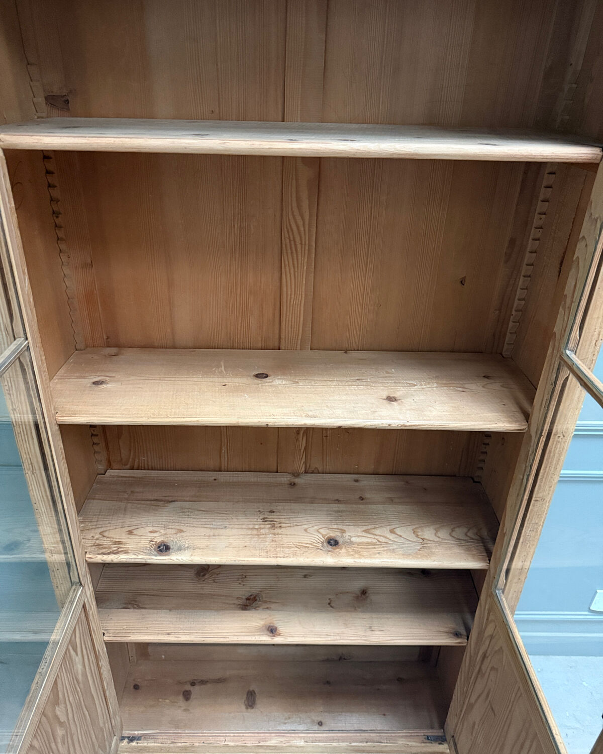 Vintage Delagrave display cabinet (renovated)