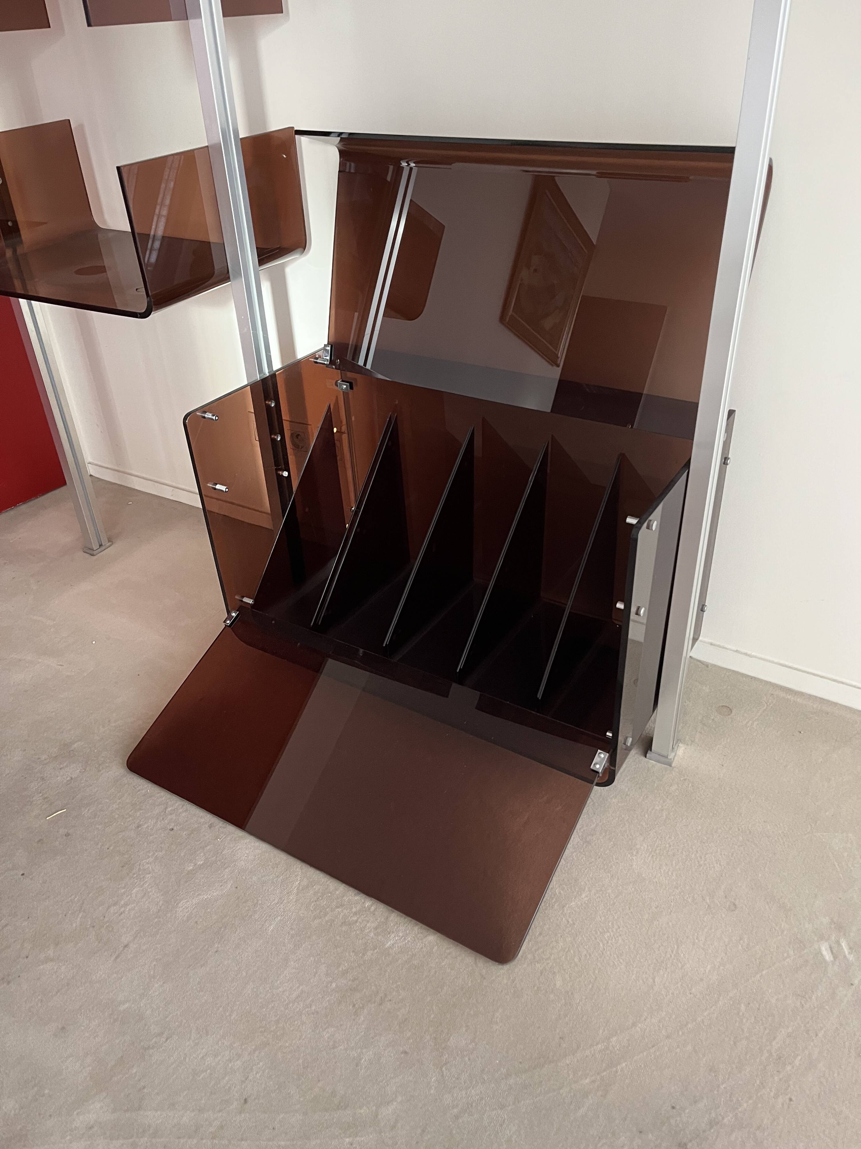 Modular bookcase in aluminum and smoked plexiglass