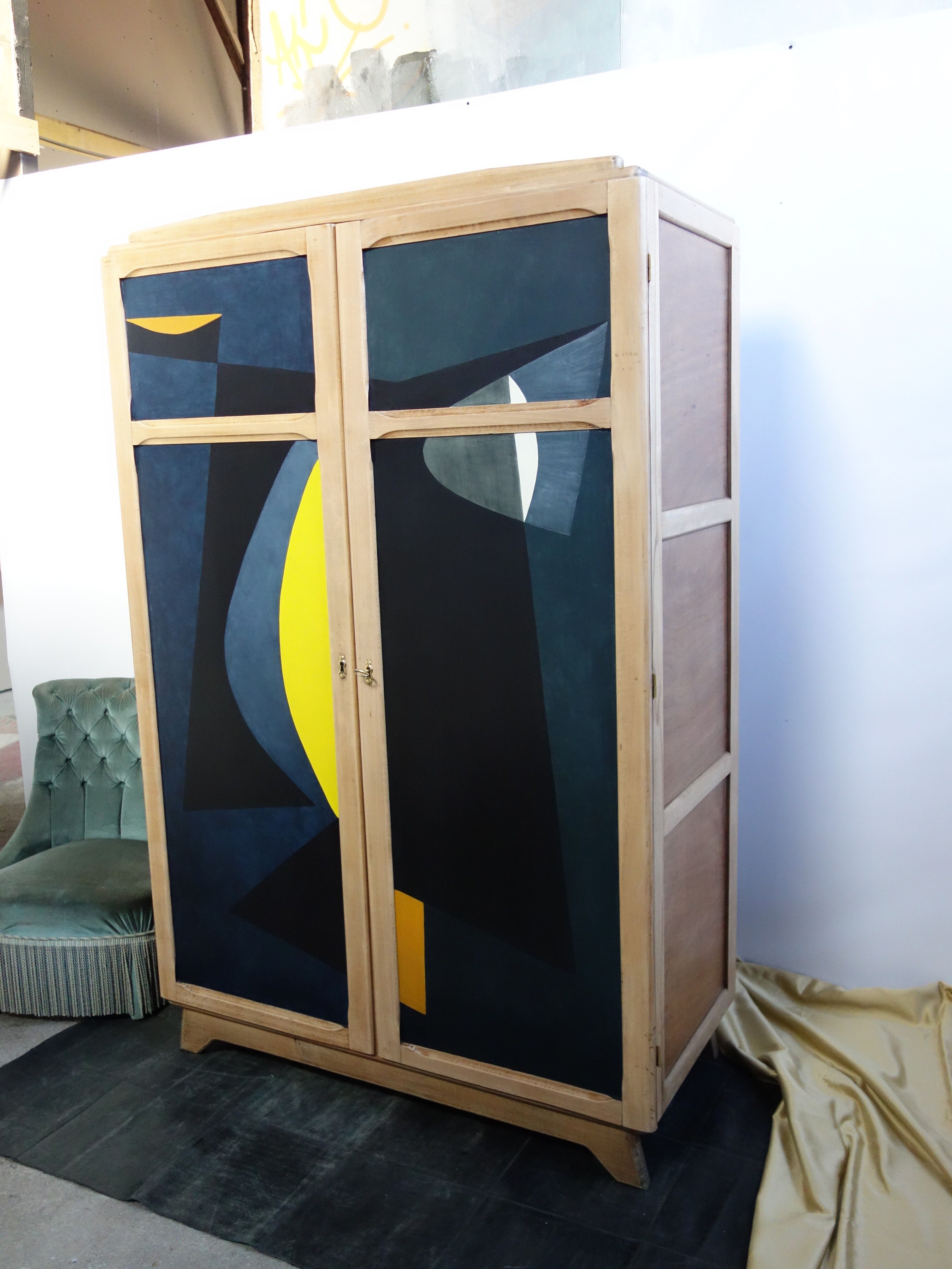 Walk-in wardrobe