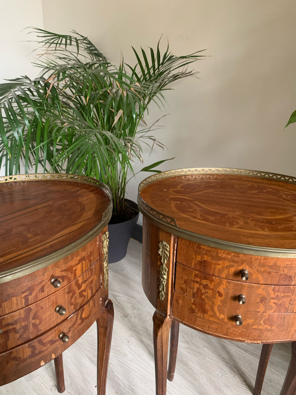 Pair of bedside tables in the shape of a stab, Louis XVI style
