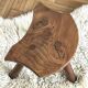 Tabouret tripode en bois massif