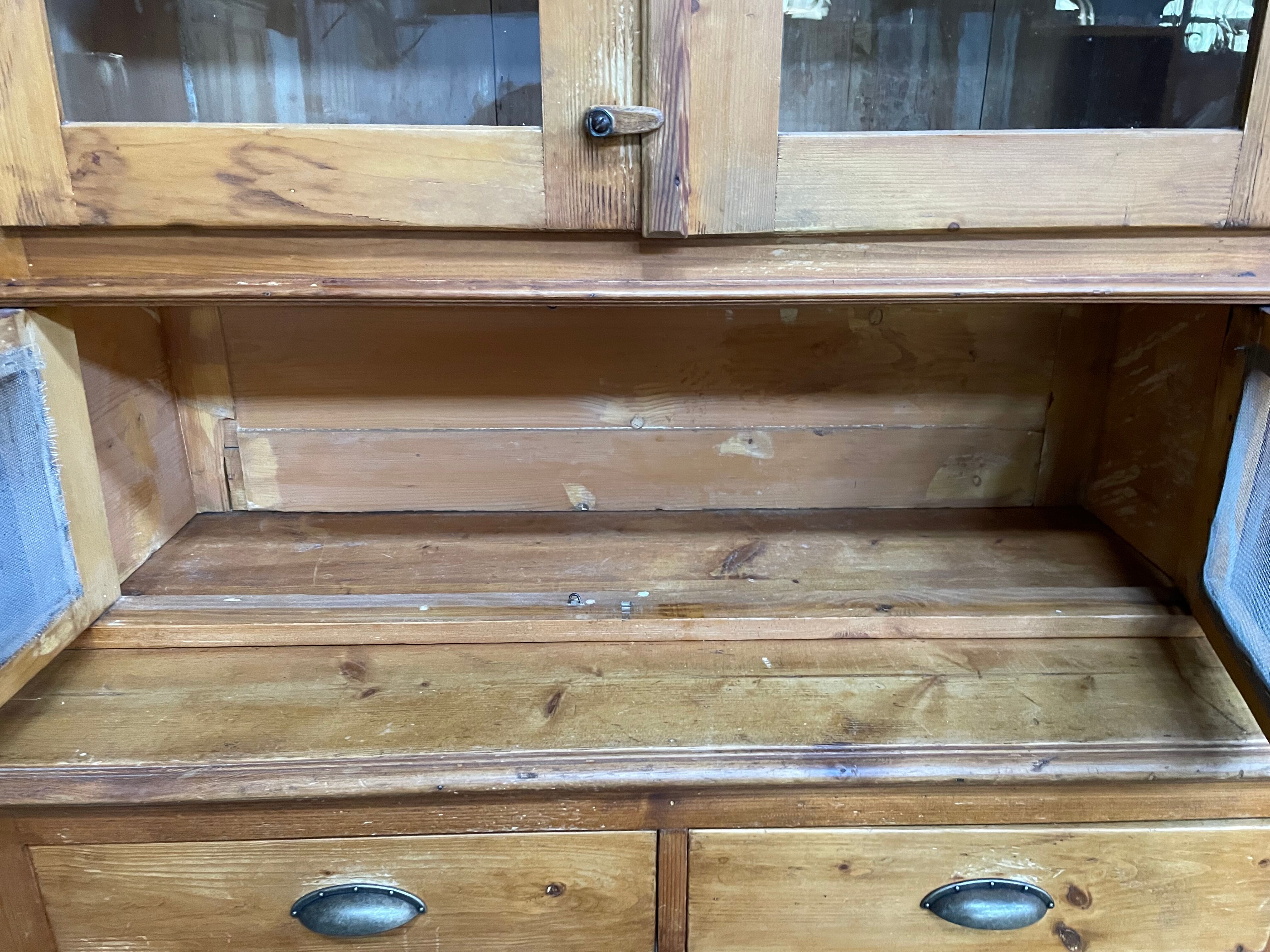 Buffet two bodies in fir 1900