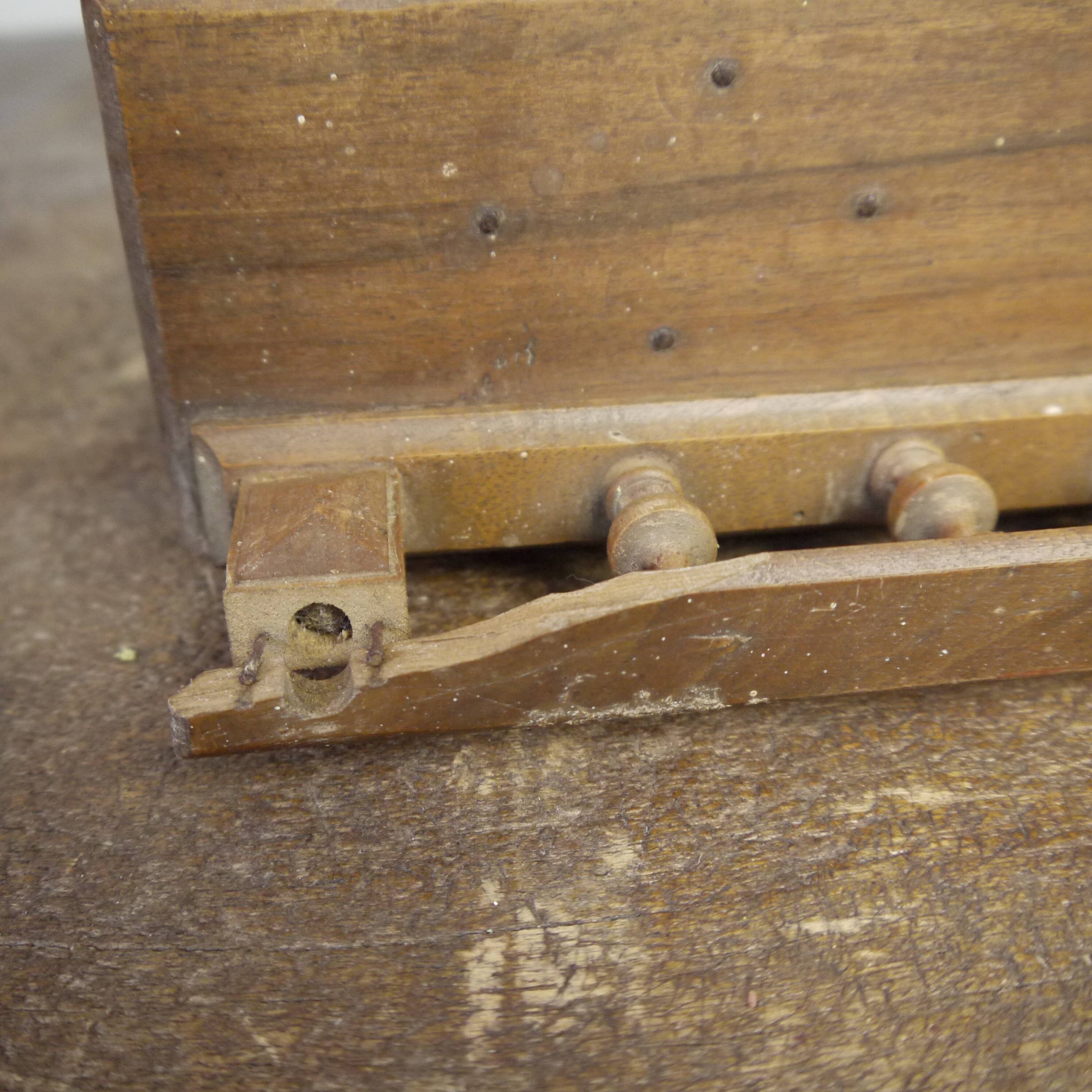 Vaisselier miniature en bois