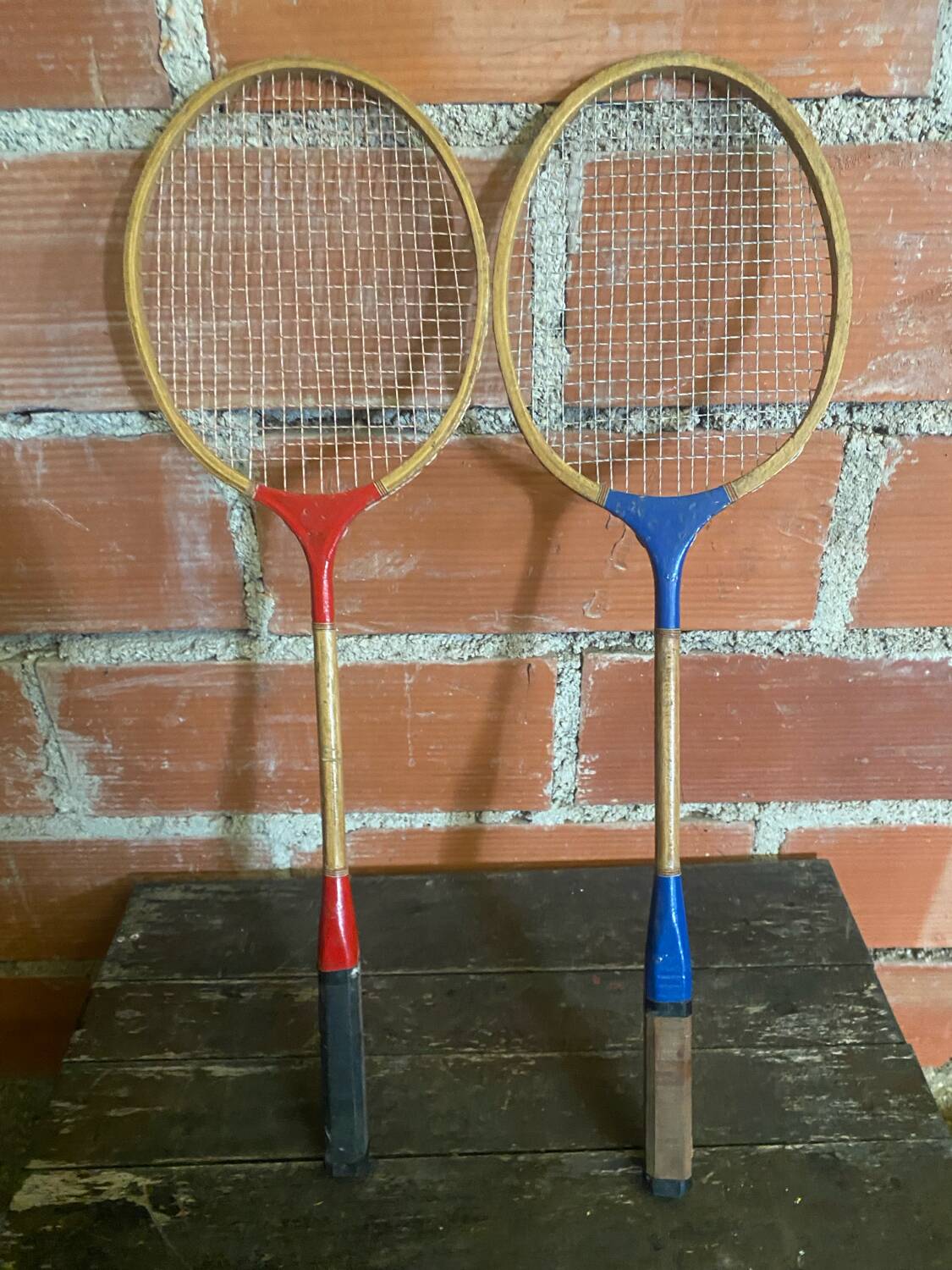 Paire de raquettes de badminton en bois, années 50