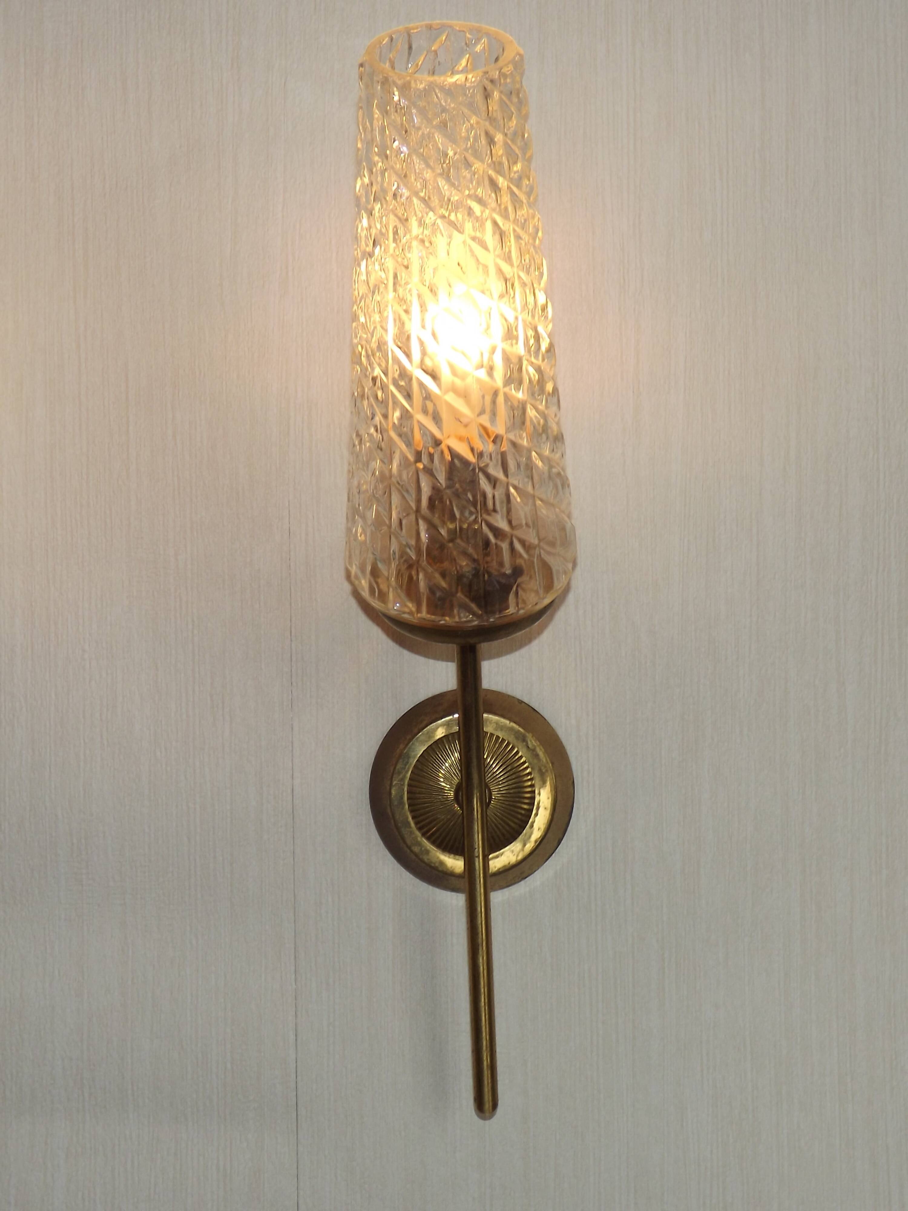 French Retro 1960s Single Wall Light In Gold Metal Clear Pattern Shade 5416