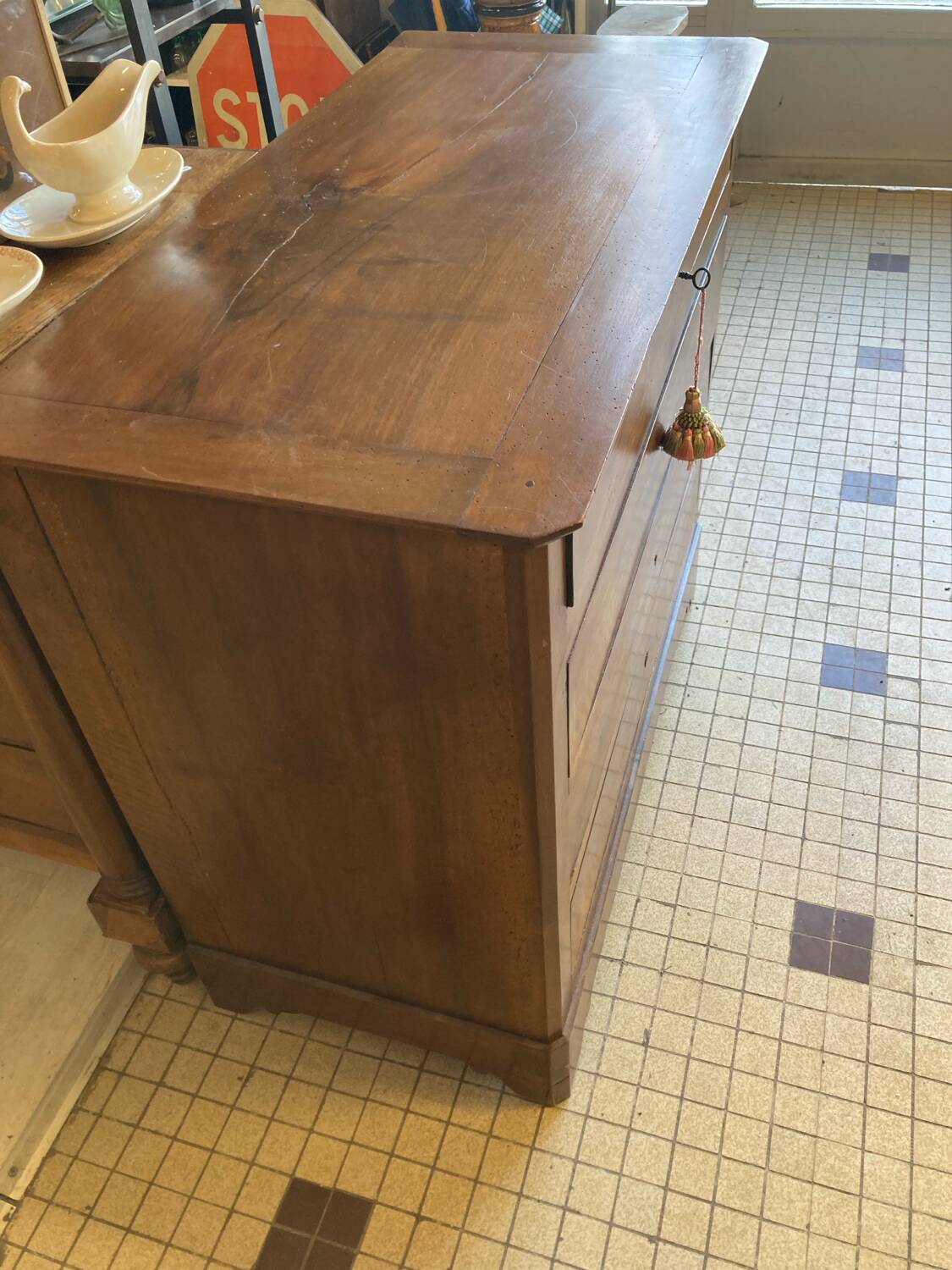 Walnut chest of drawers with 4 drawers