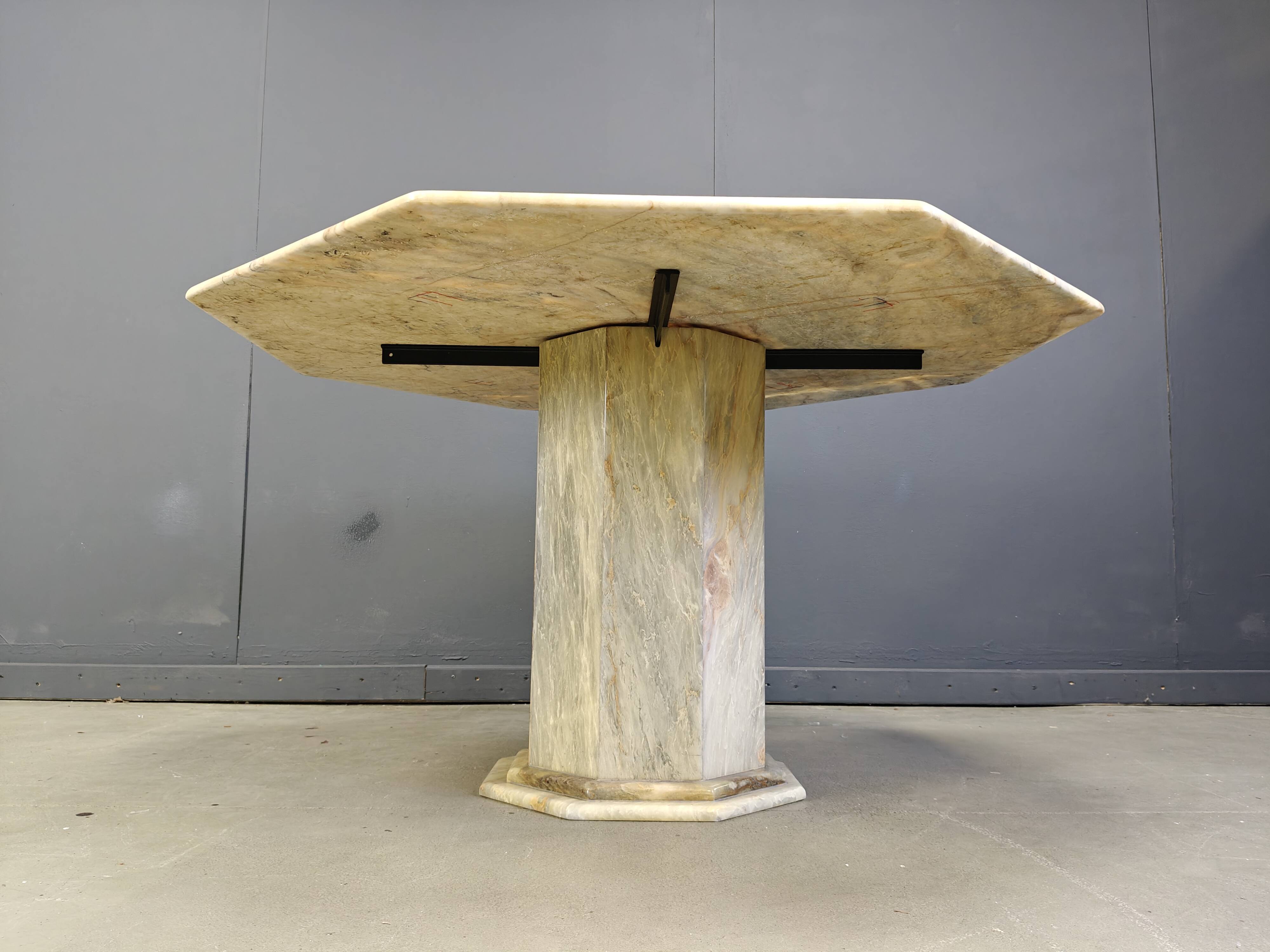 Octogonal italian marble dining table 1970s