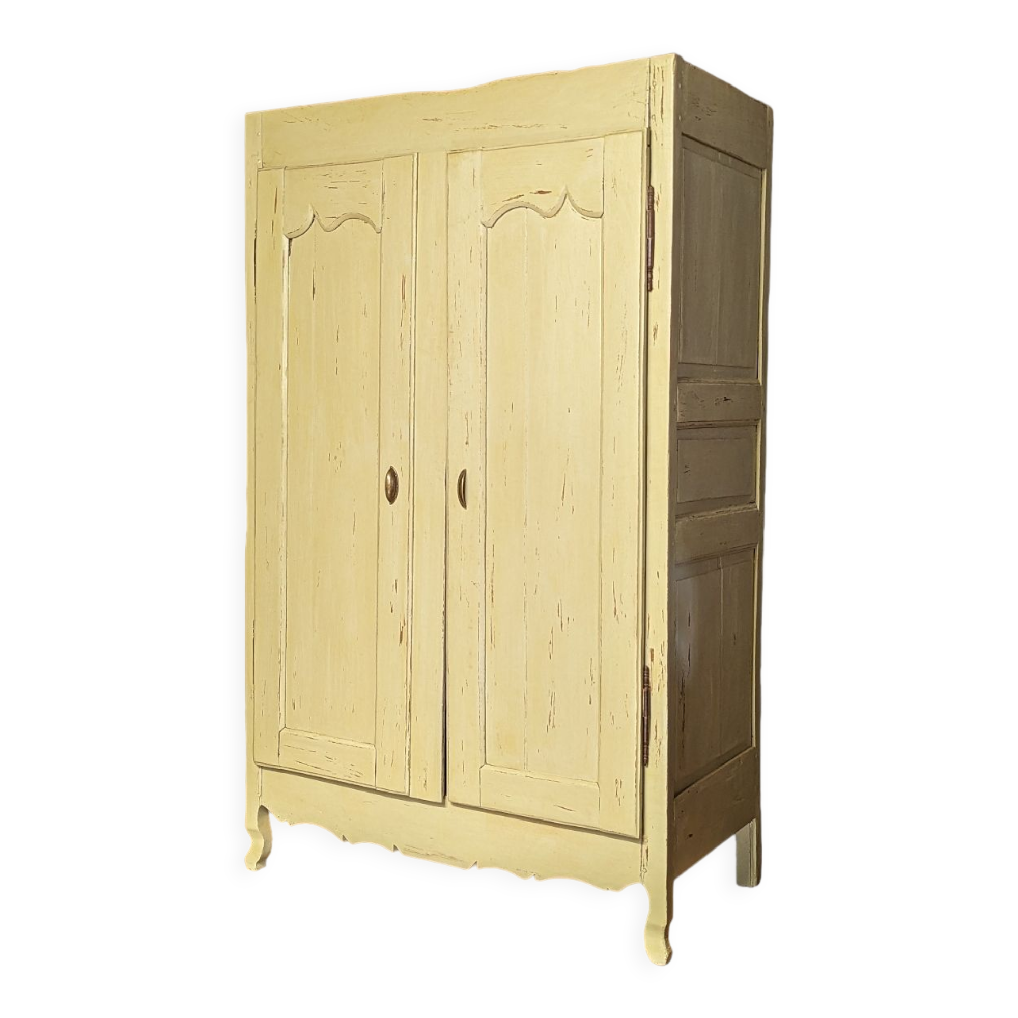 Old green cabinet