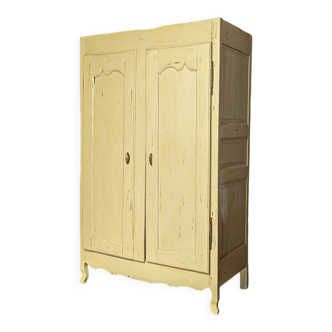 Old green cabinet