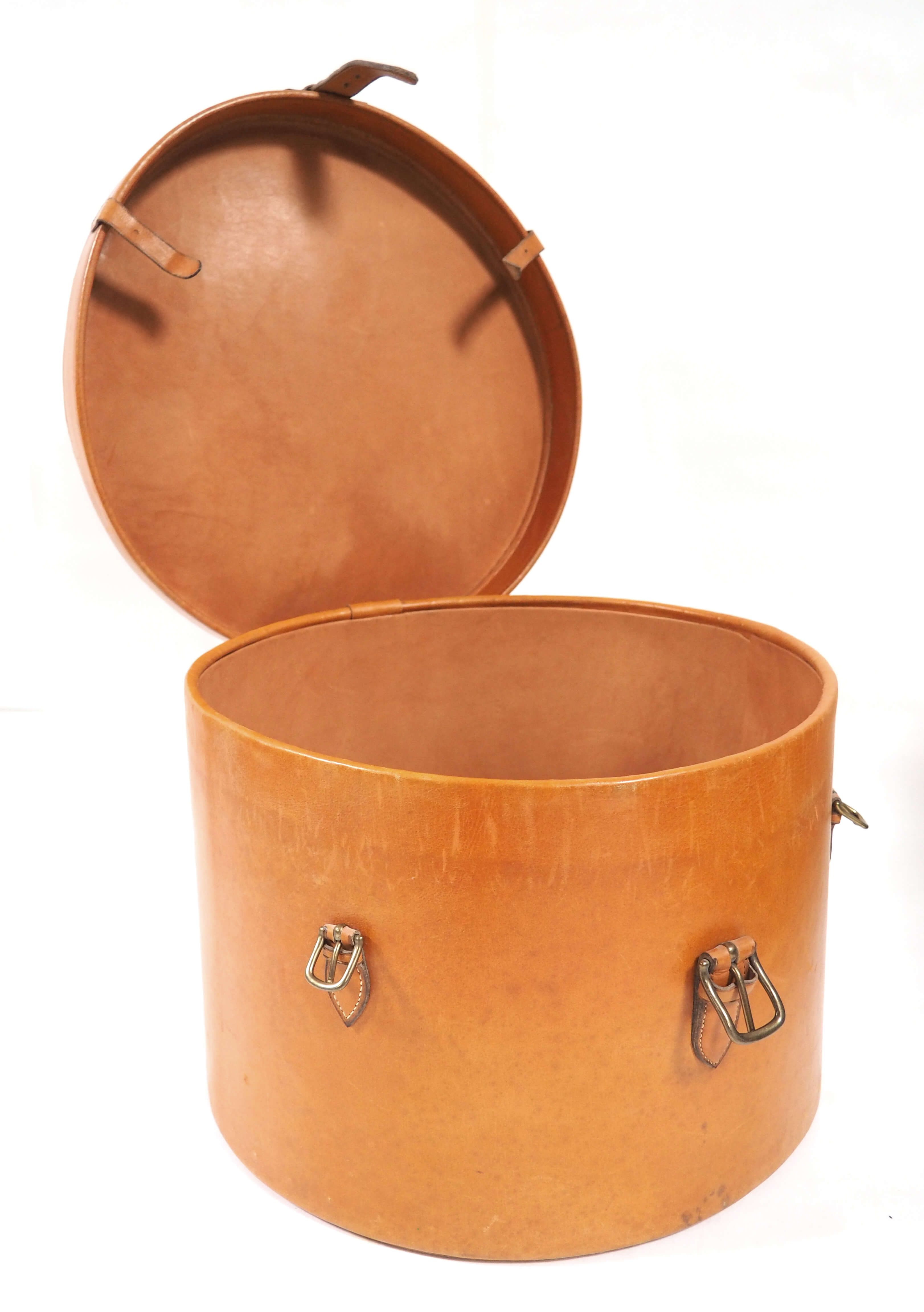 Leather hat trunk