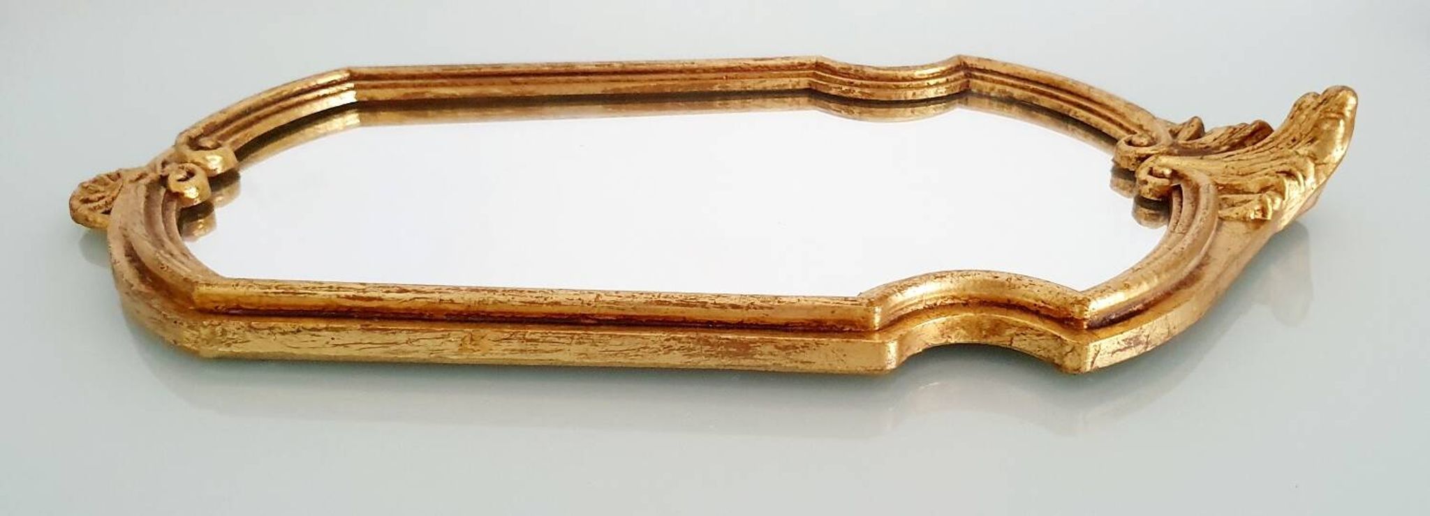 Miroir en bois doré à la feuille d'or