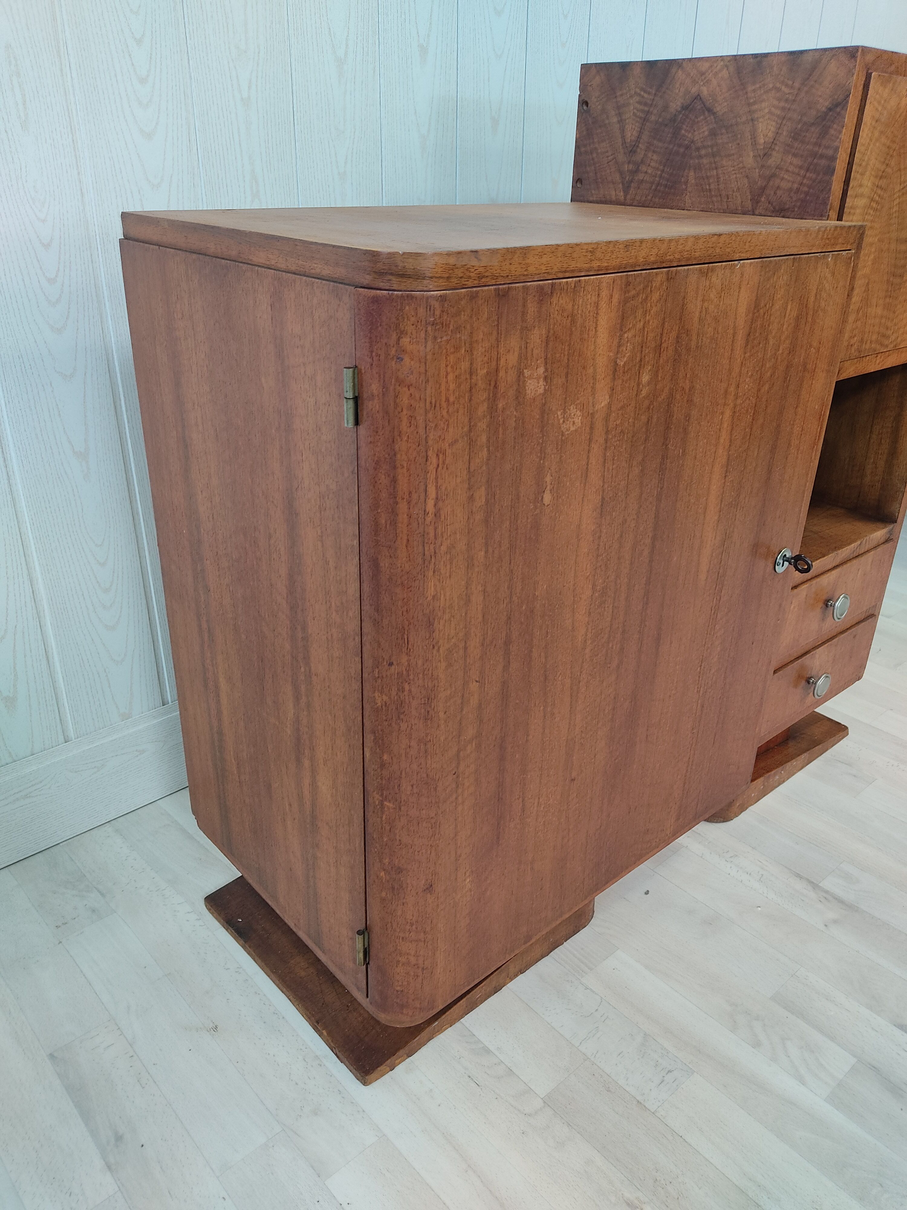 Vintage asymmetric buffet