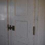 Armoire blanche en bois