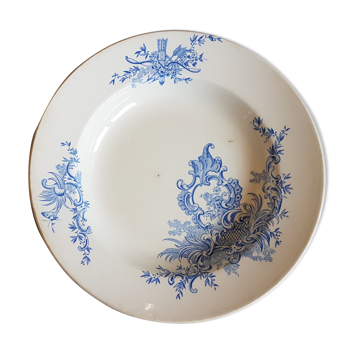 Hollow plate in earthenware decorated with flowers