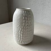 Vase en porcelaine Kaiser, finition « peau de crocodile »