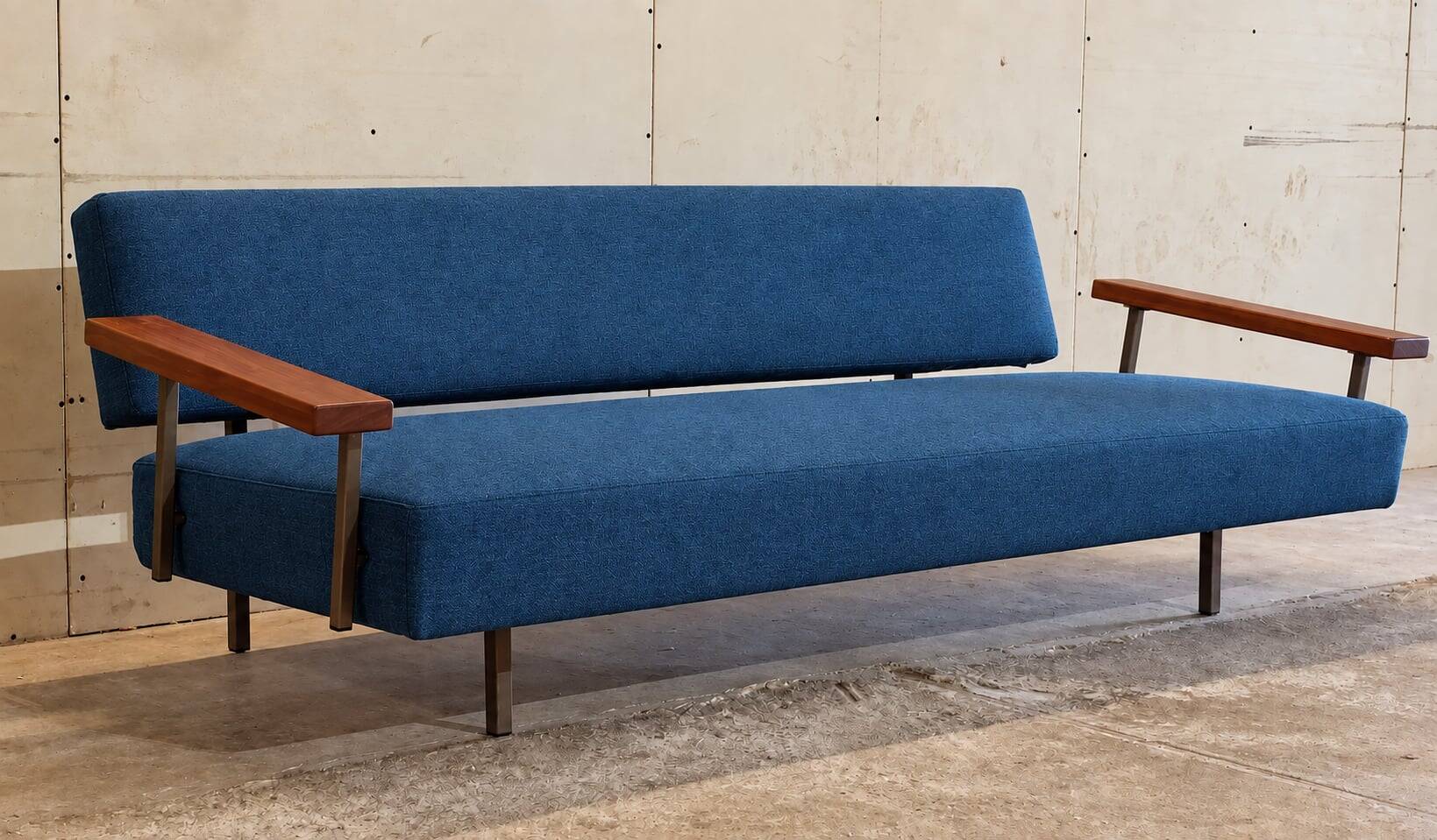 Early Edition Dutch Design 3-Seater Sofa / Daybed Model Lotus by Rob Parry