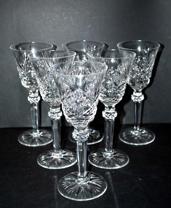Série de 6 verres à vin en cristal taillé diamant Lemberg ou Saint-Louis 18cm