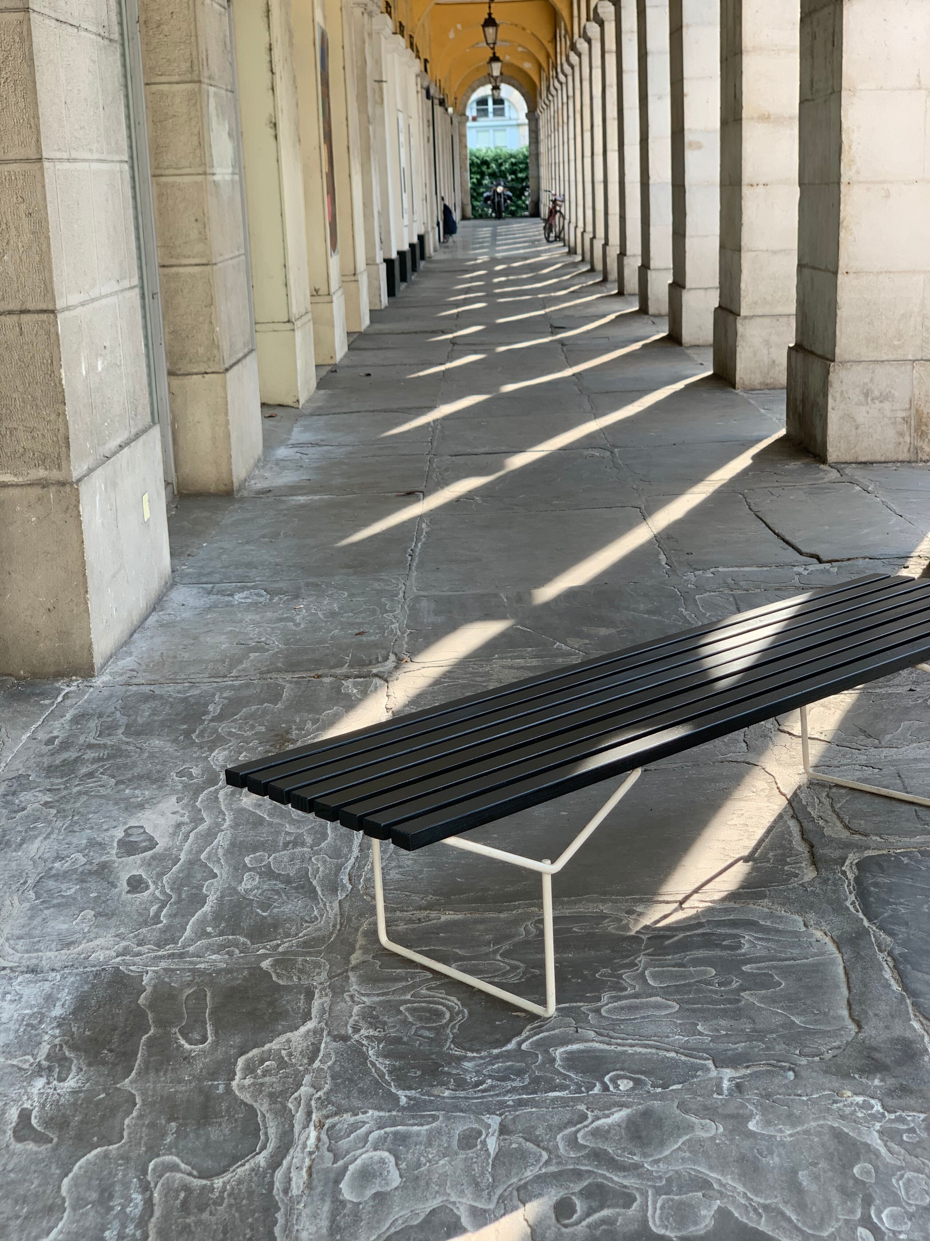 Banc d'harry bertoia aux éditions knoll