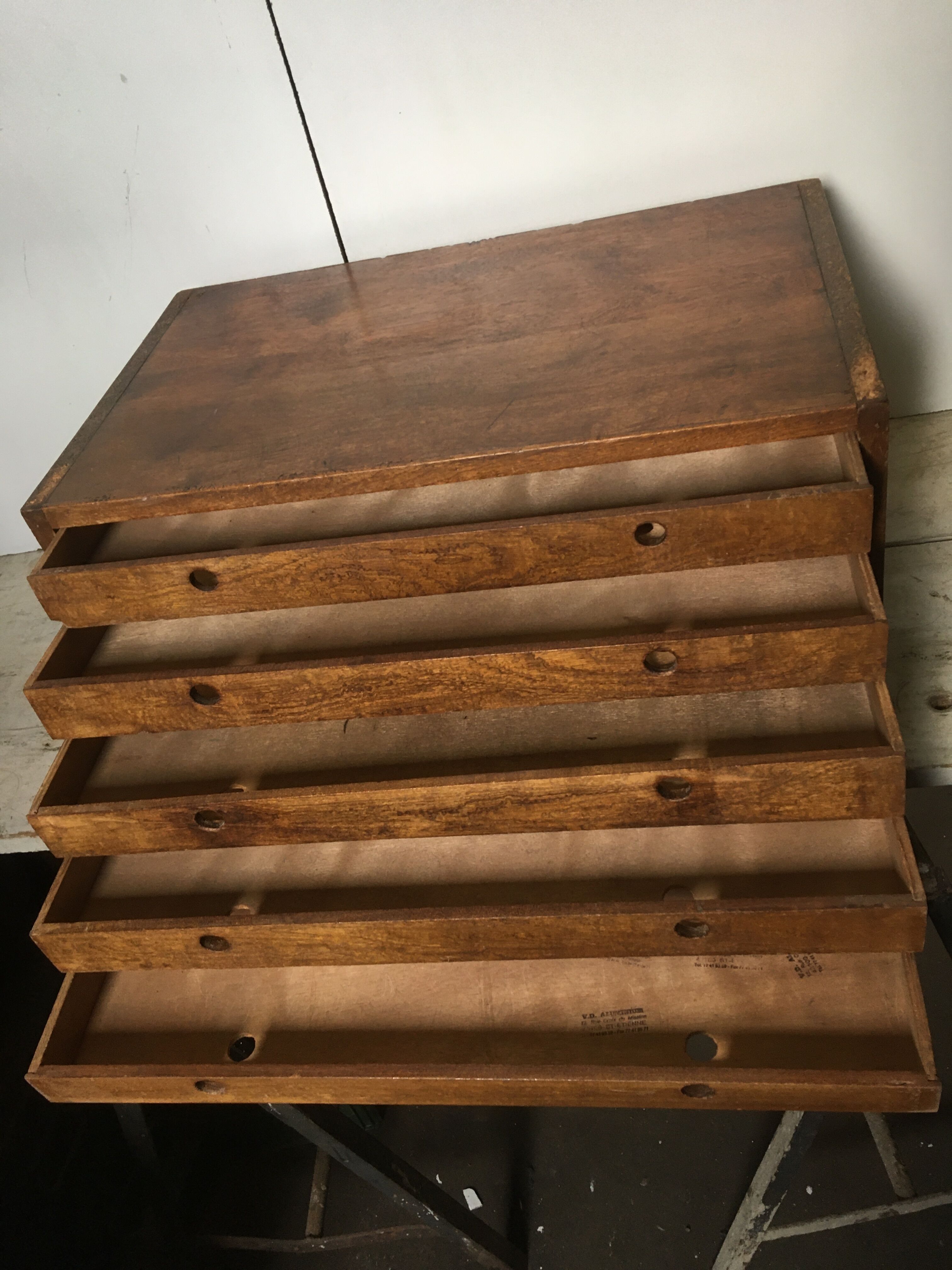 Meuble d’atelier à tiroirs pour plans/dessins en bois