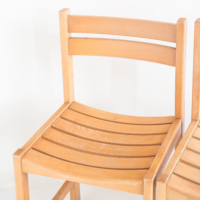 Suite de six chaises en hêtre massif dessinées par André Sornay - France, 1960