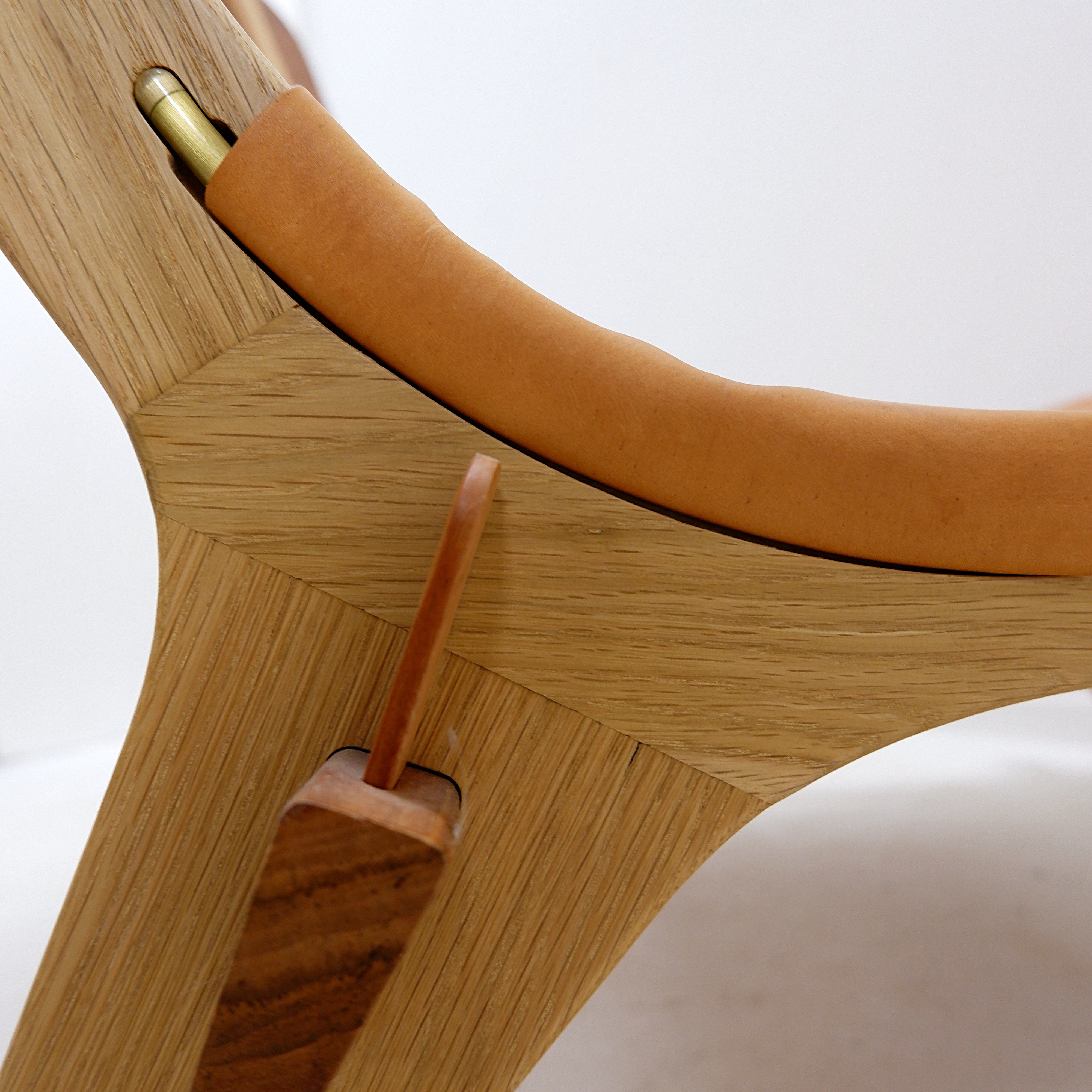 Vintage Scandinavian-style lounge chair in wood and leather