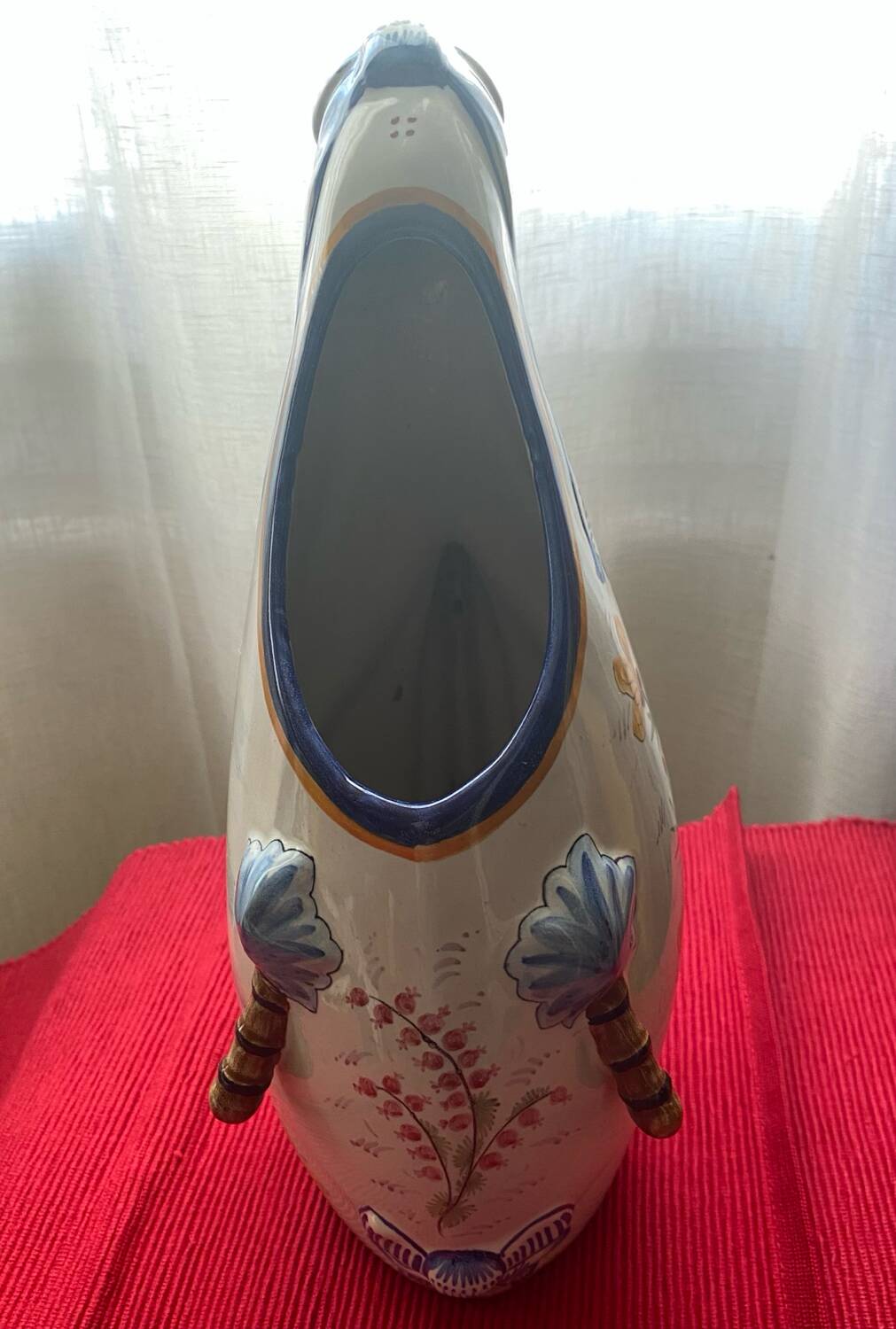 Quimper vase in the shape of a bagpipe, signed and numbered.