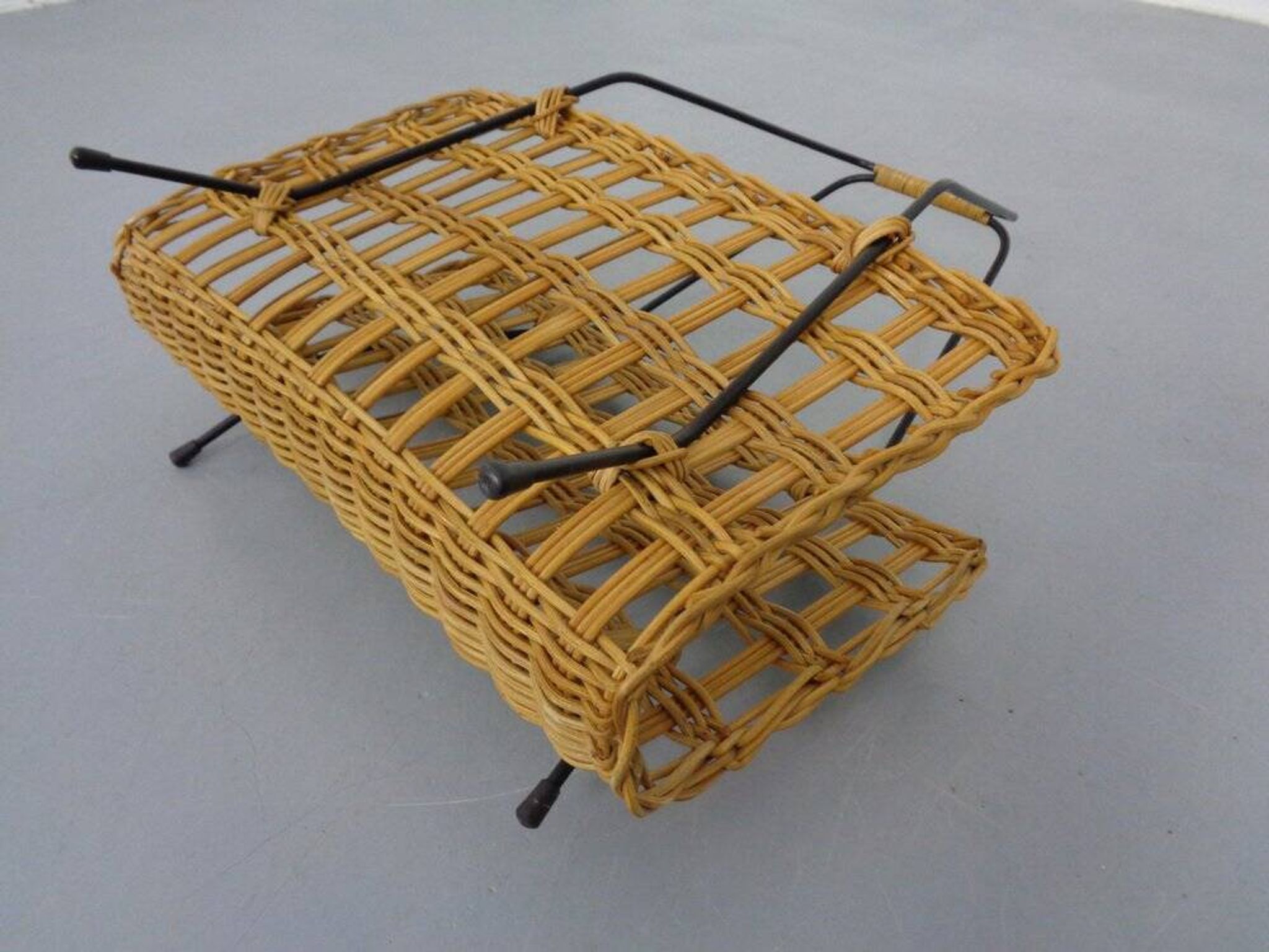 Magazine rack in filigree rattan and steel, 1960s