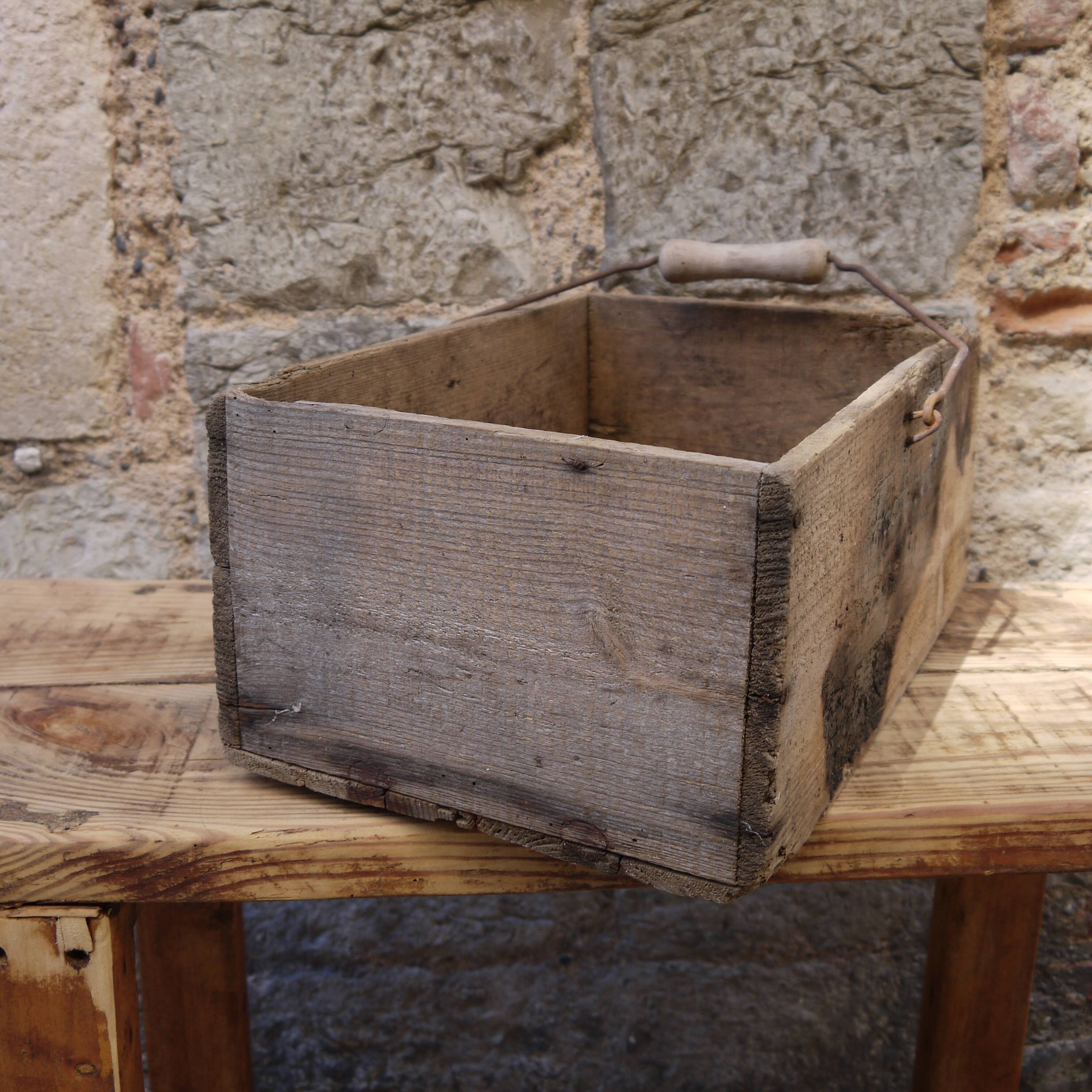 Wooden crate with handle