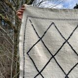 Berber carpet in beige wool with diamonds 140x105