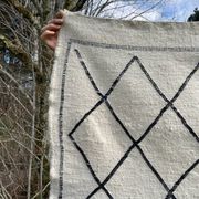 Tapis berbère en laine beige à  losanges 140x105