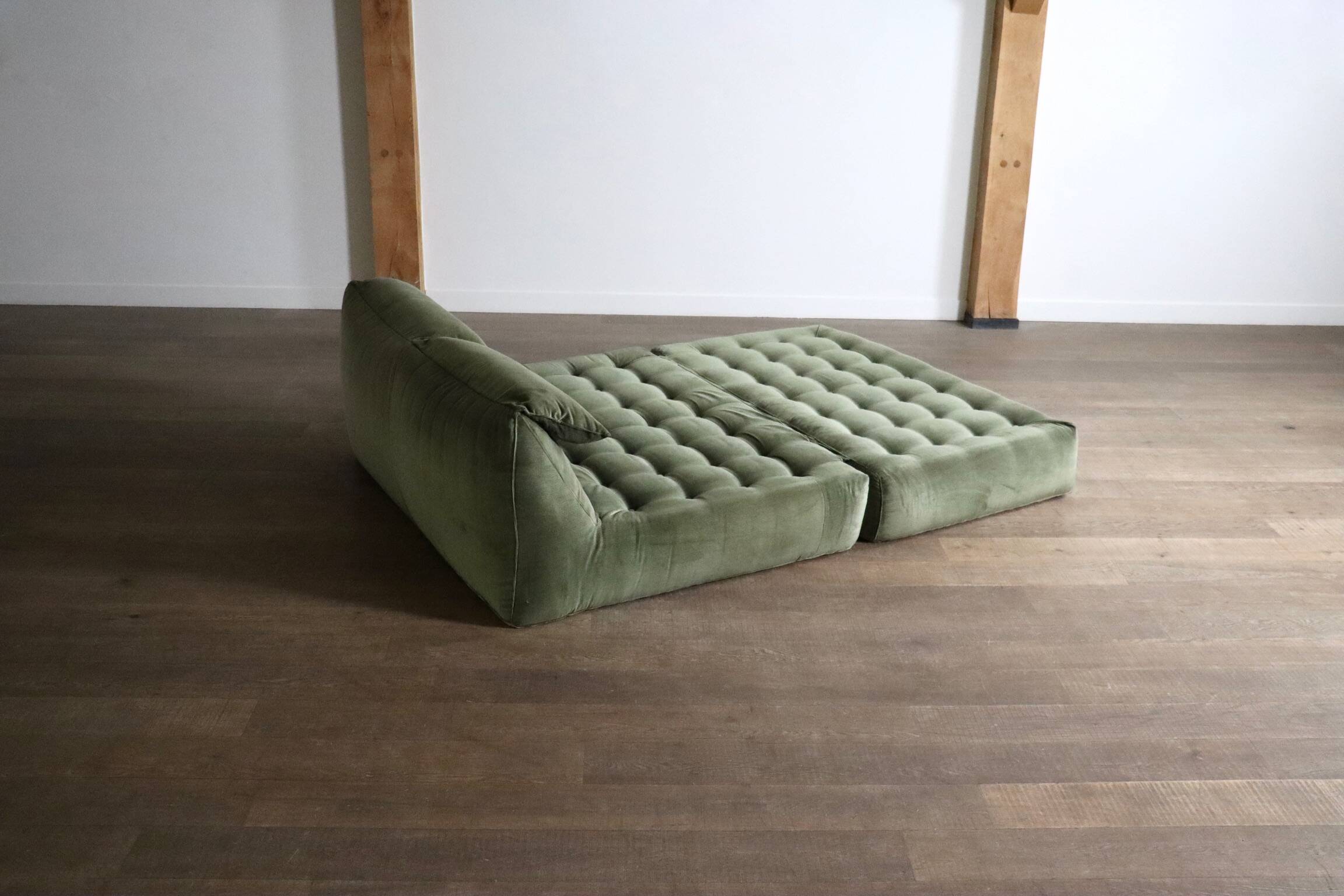 Le bambole bed in green velvet By Mario Bellini for B&B Italia, 1970s