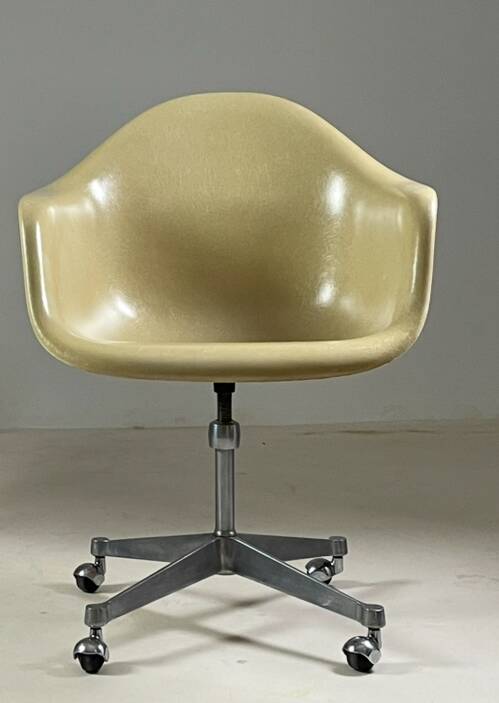 Fiberglass armchair by Charles Eames for Herman Miller, 1960