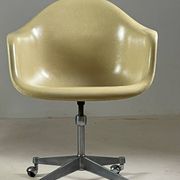 Fauteuil en fibre de verre par Charles Eames pour Herman Miller, 1960