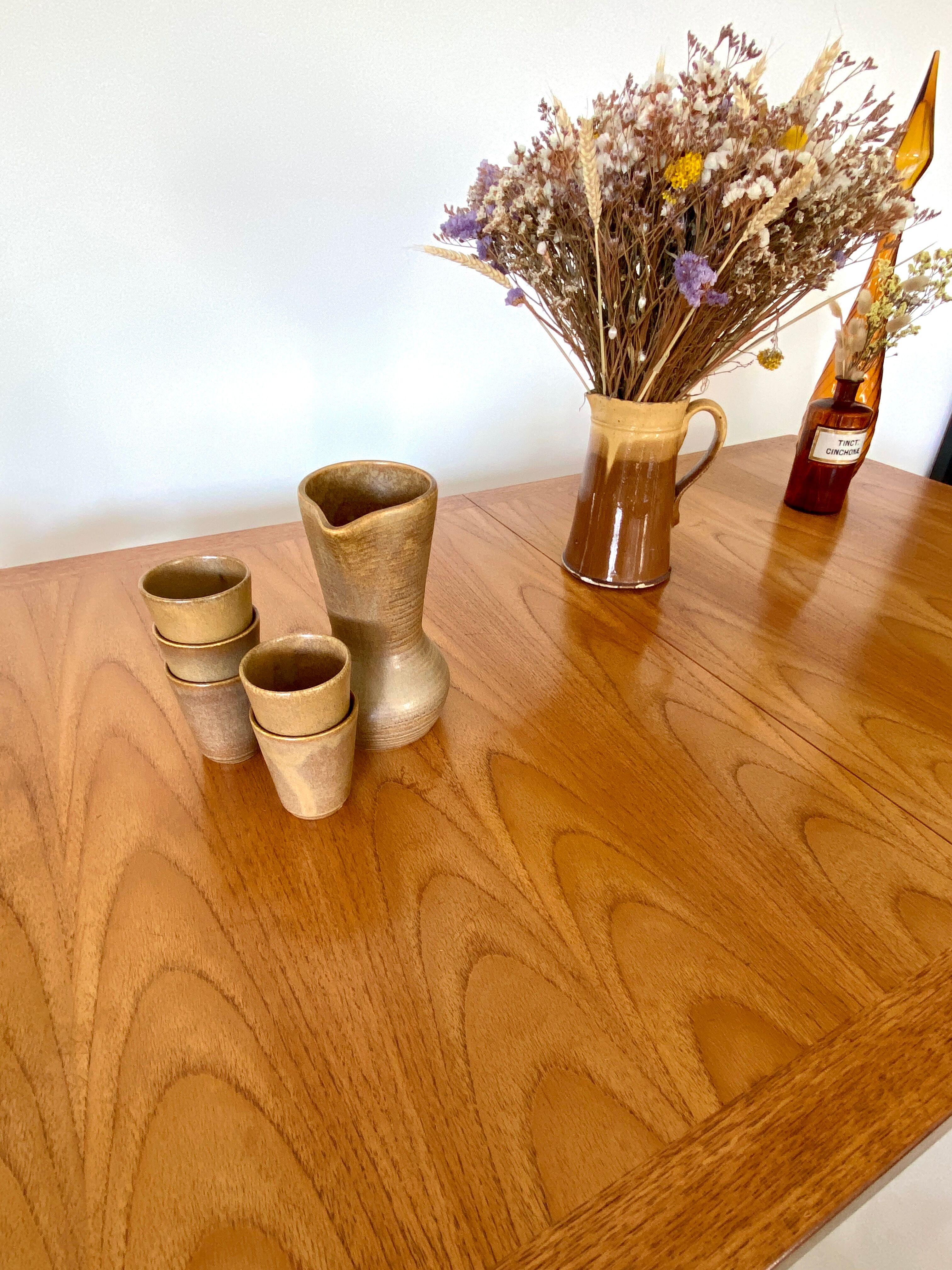 Extendable dining table in NATHAN teak