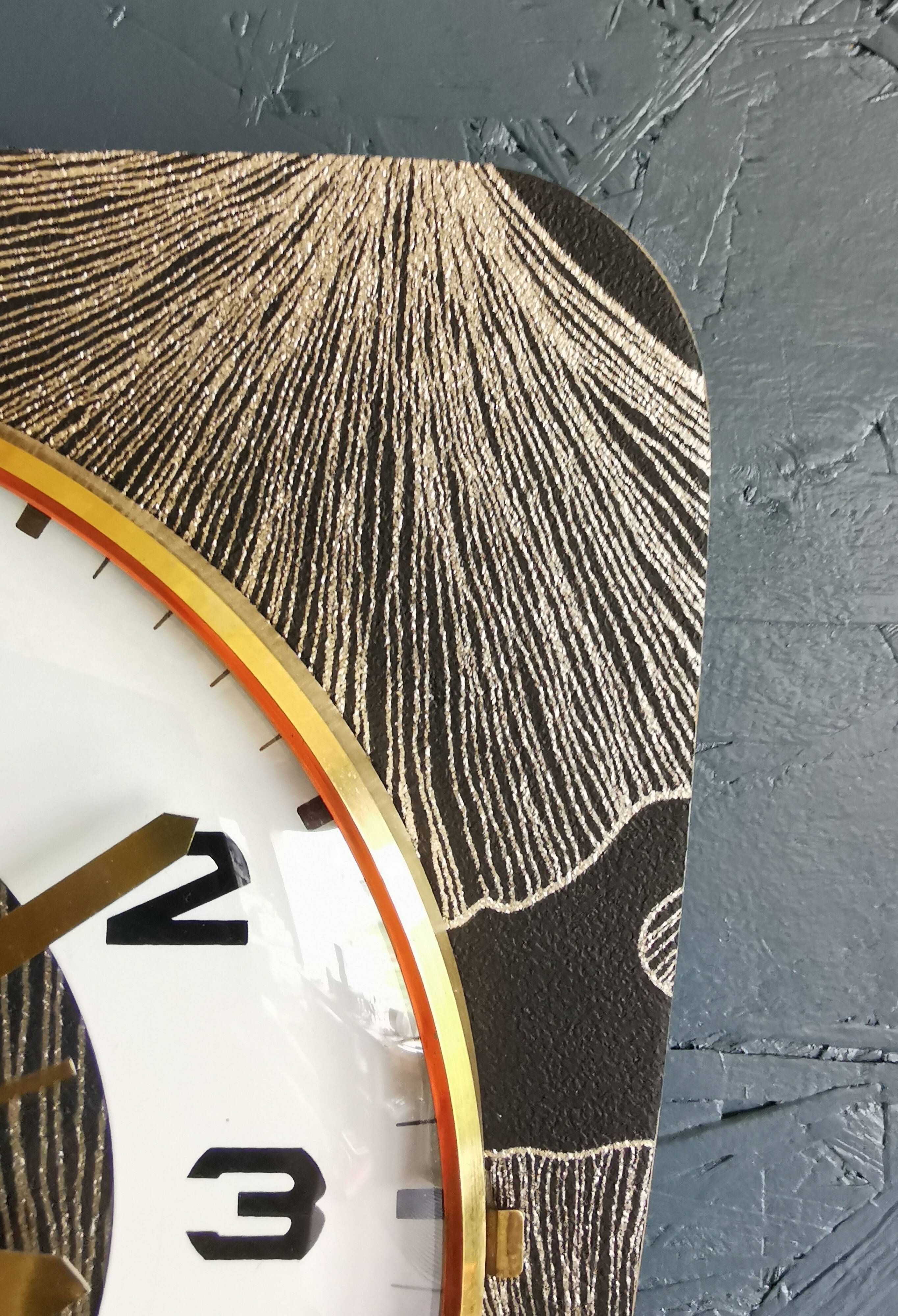 Vintage silent wall pendulum clock 60s trapeze "Gingko black gold"