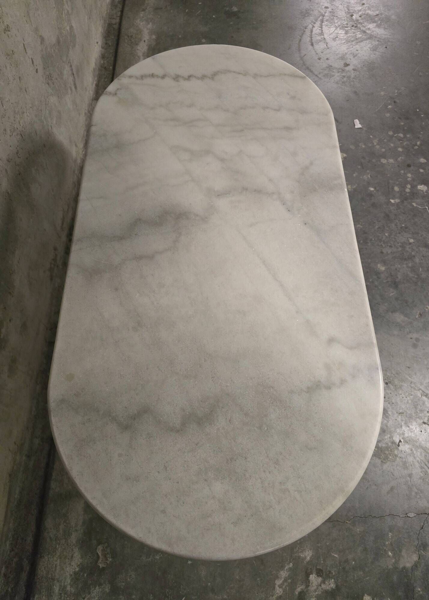 Oval bistro table in white marble with a black cast iron base - 120 cm