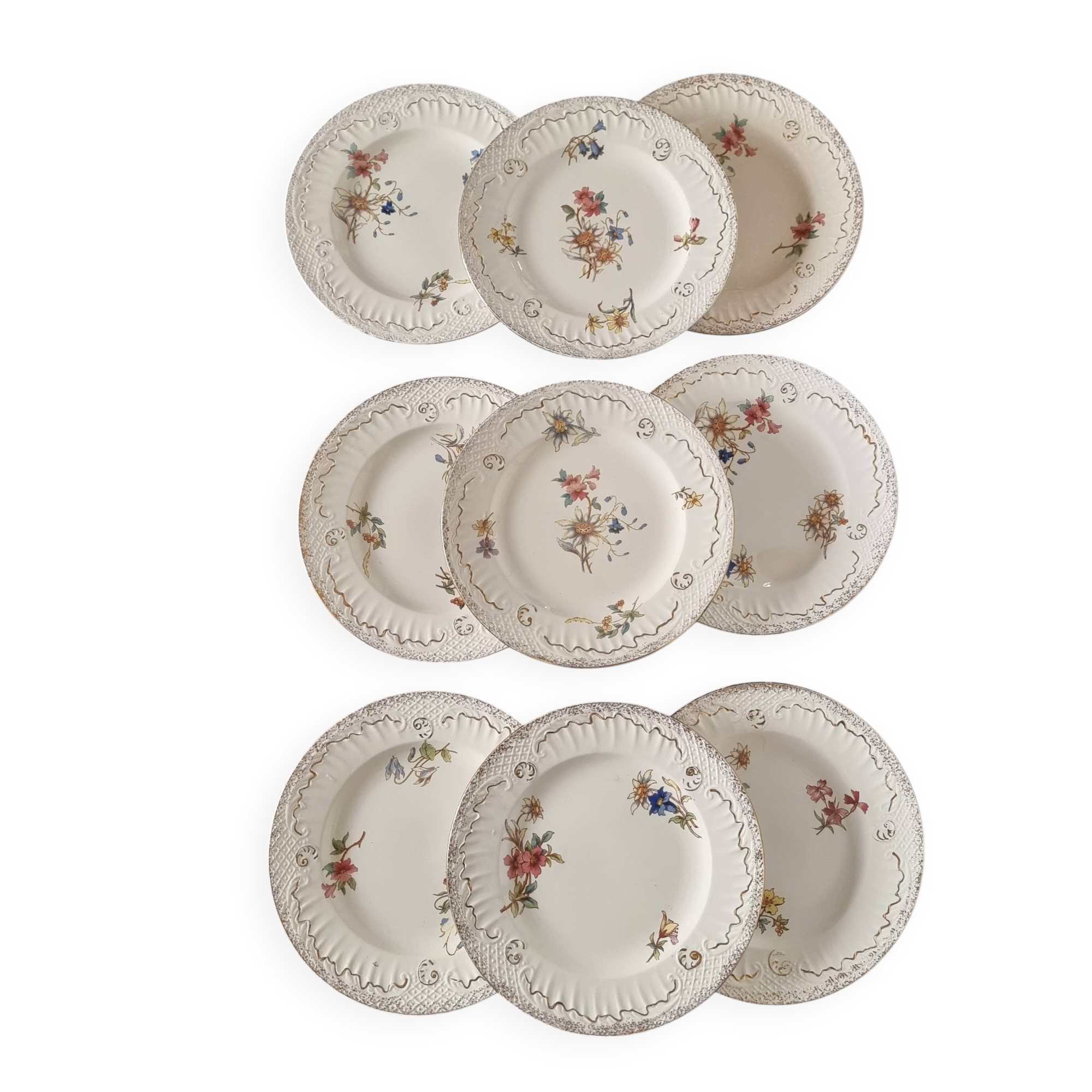Lot de 9 assiettes anciennes en porcelaine de Sarreguemines, XIXe siècle, s