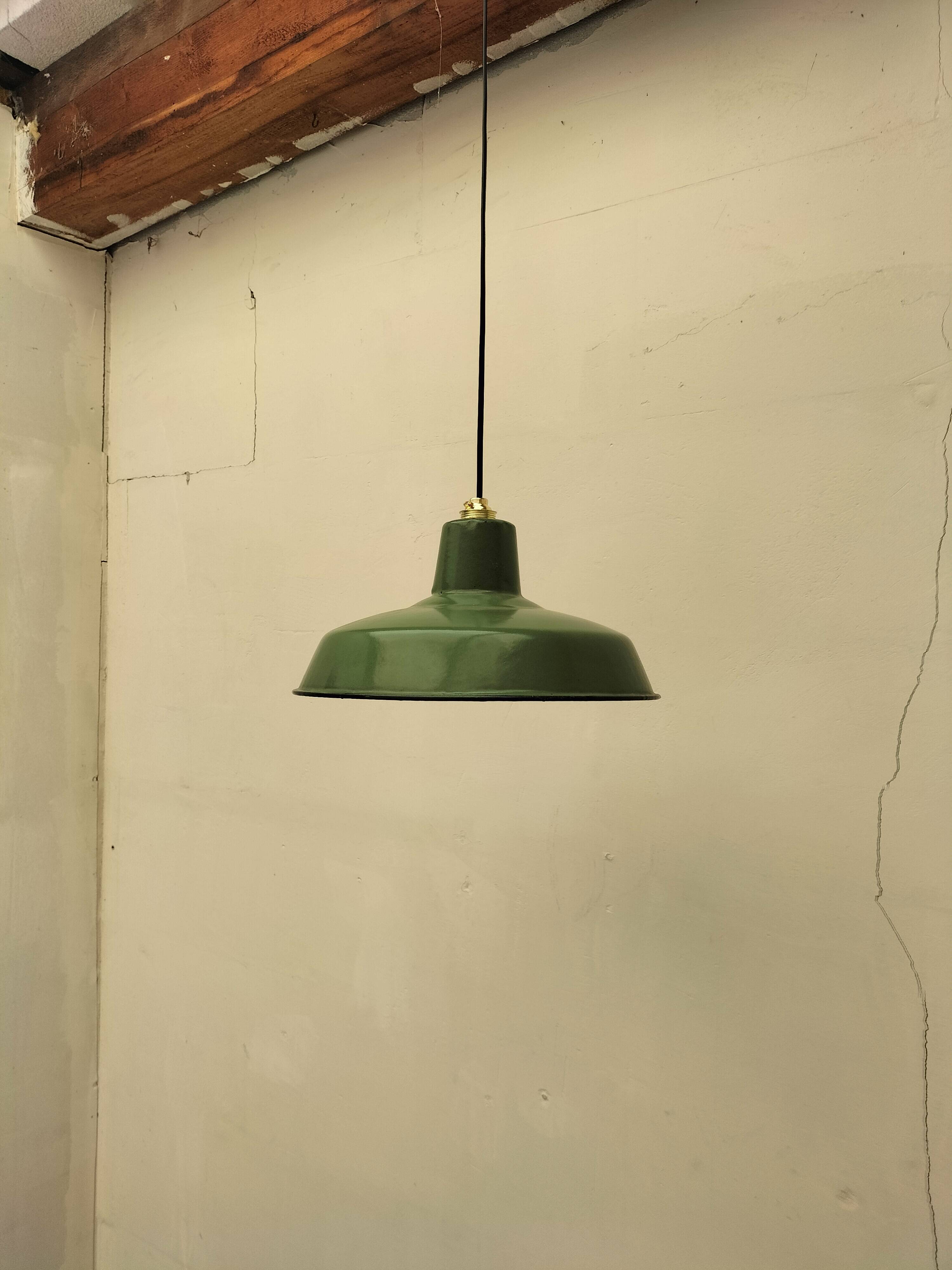 Enamelled sheet metal suspension