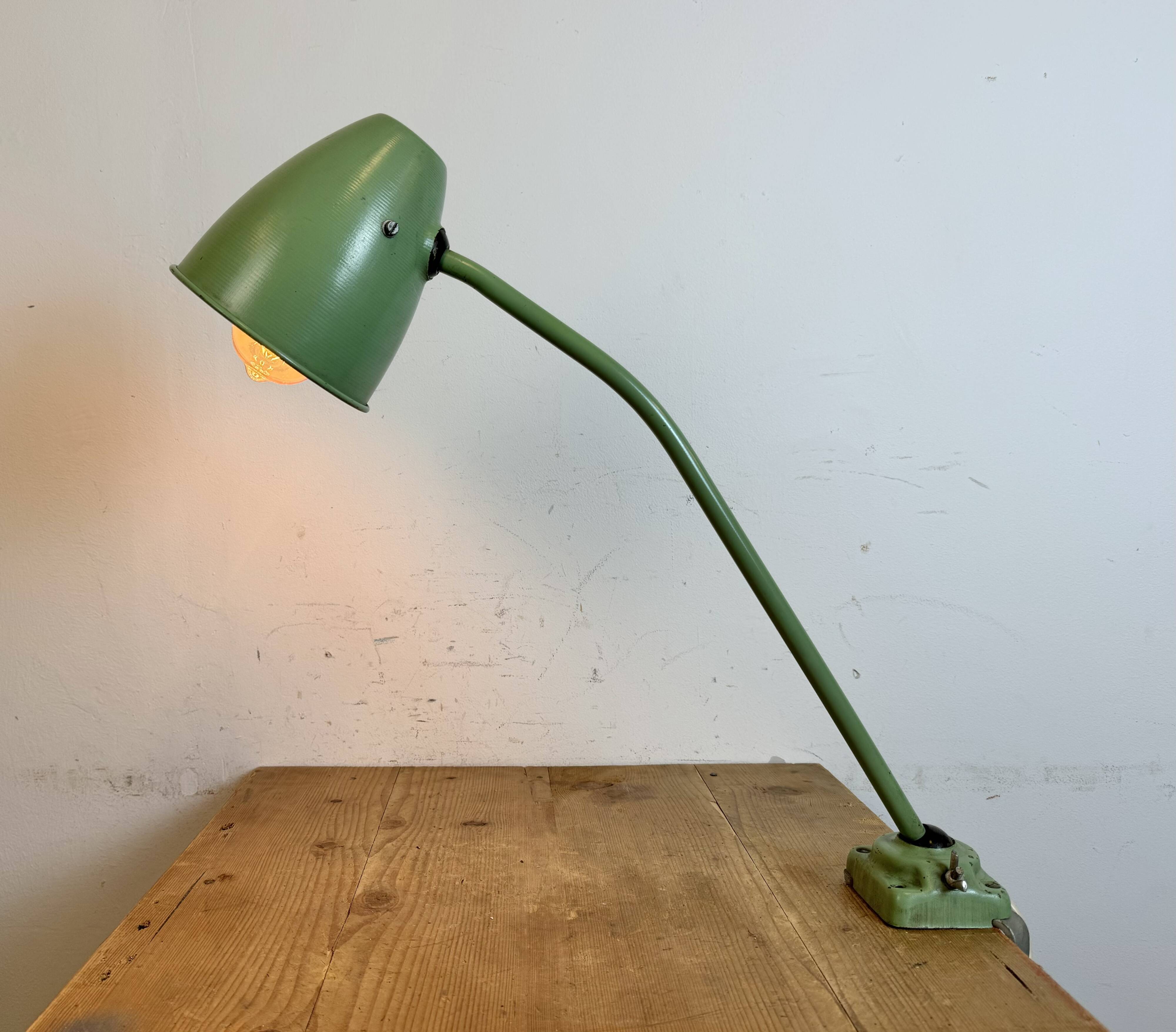 Lampe de table d'atelier industriel vert, 1960s