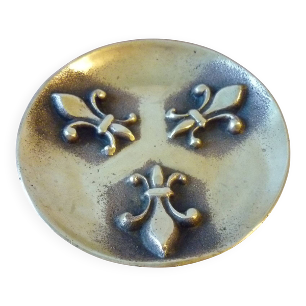 Coupelle en bronze décorée de fleurs de lys