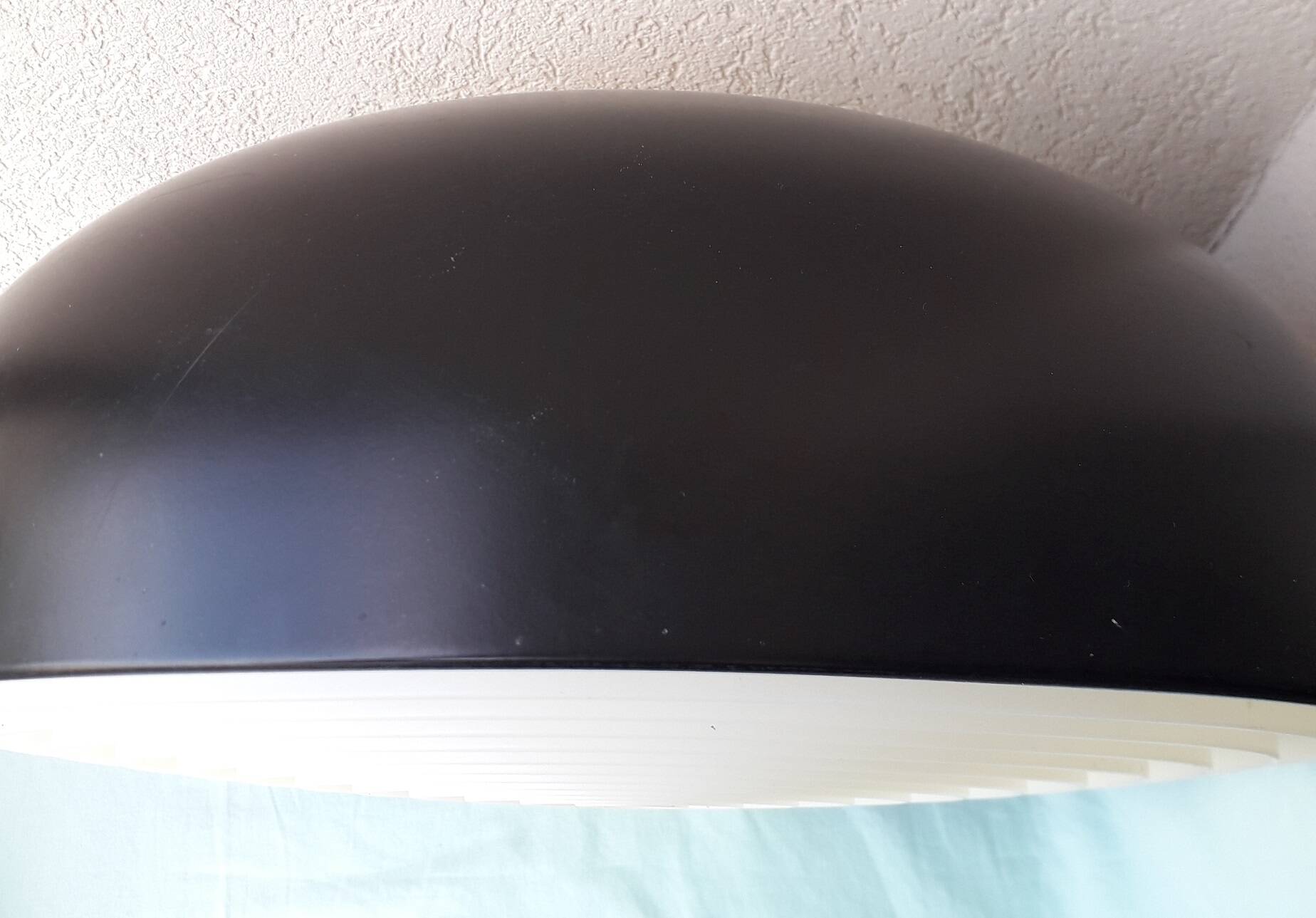 Black metal suspension