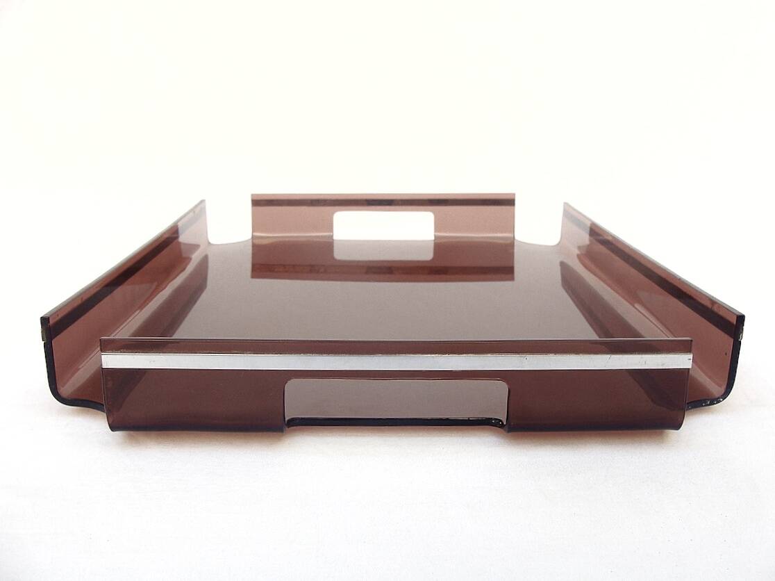 Plateau design 1970 en plexiglas fumé