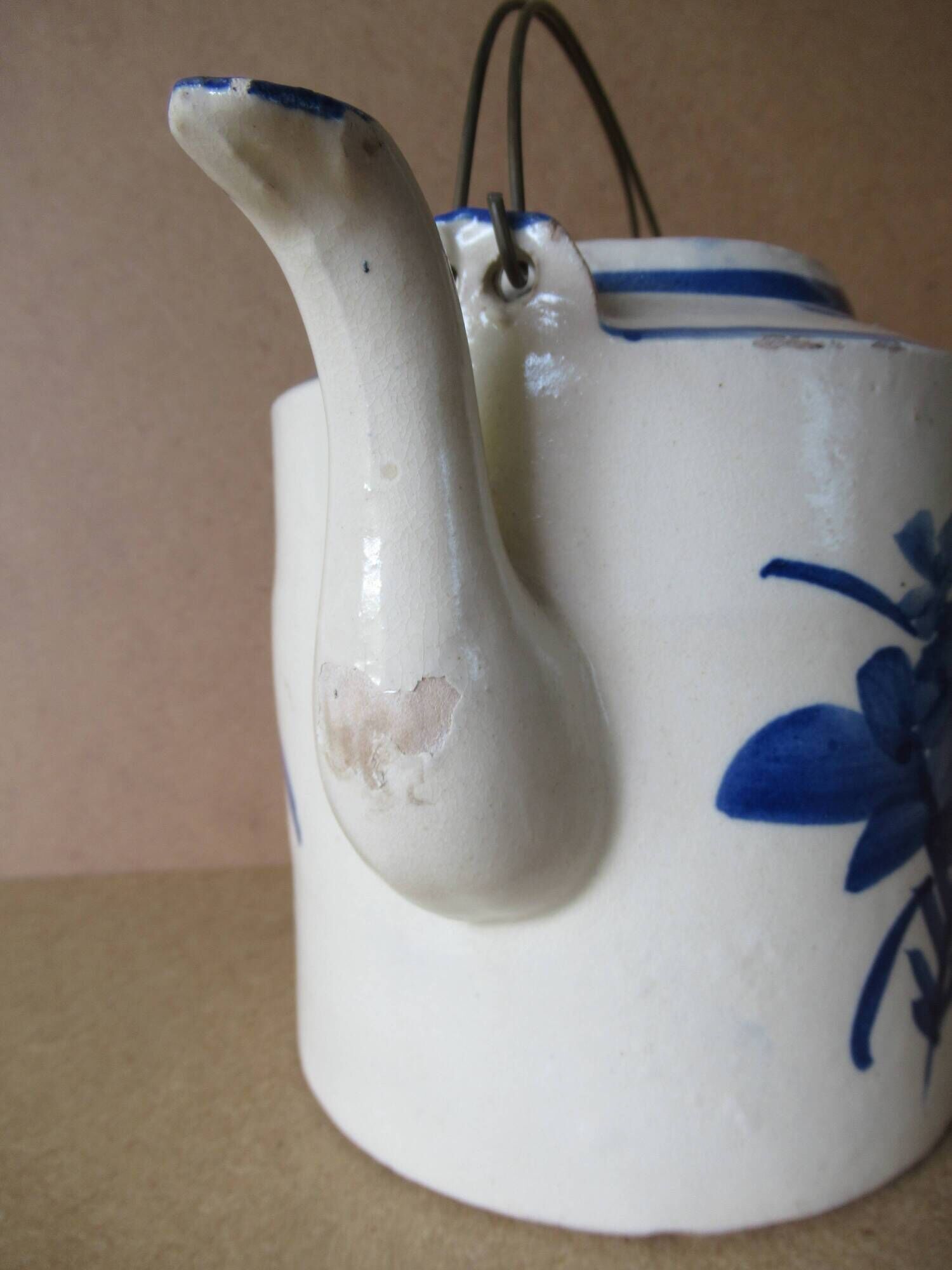 Antique CHINESE Porcelain TEAPOT in blue & white, late 19th century.