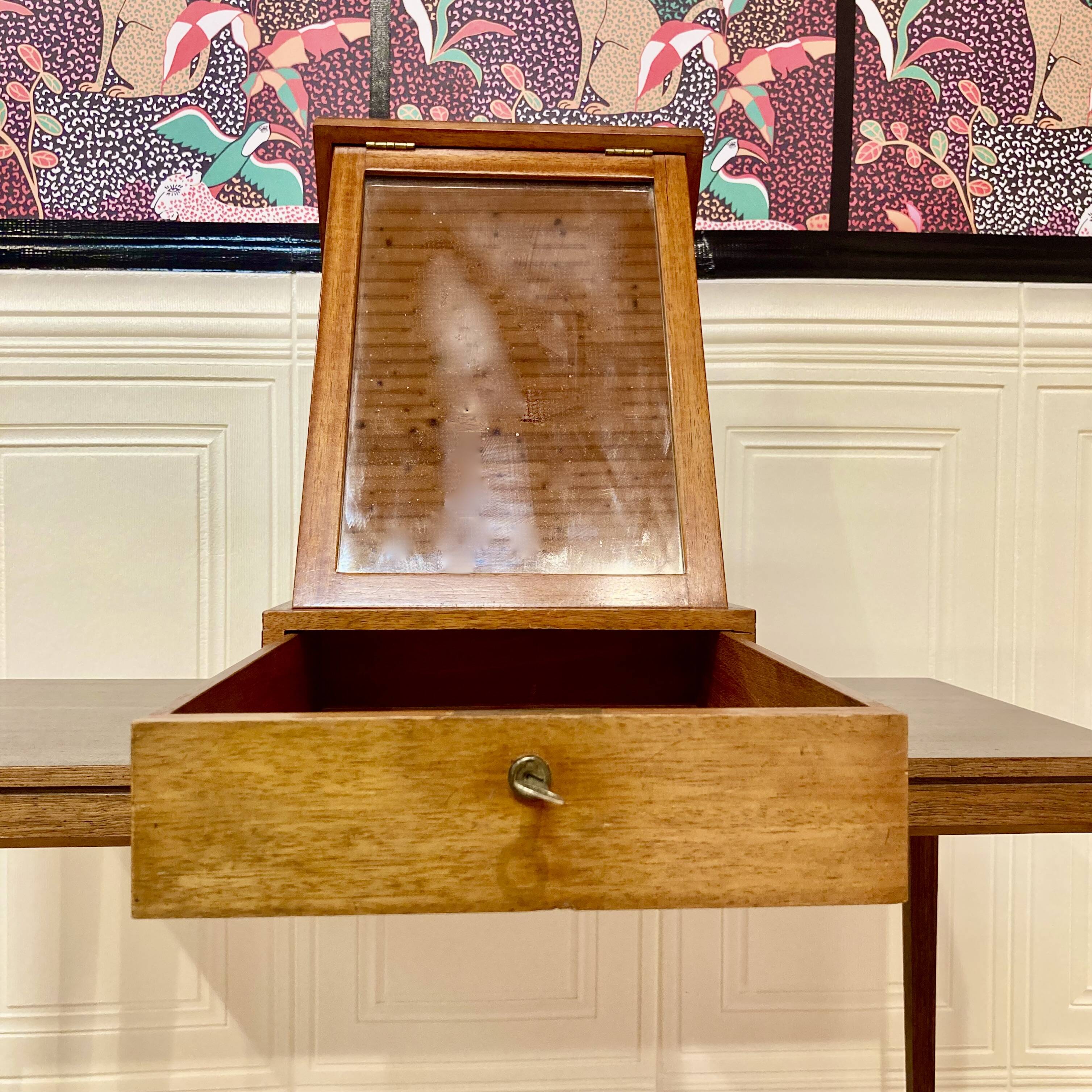 Miroir et rangement design scandinave 1950.