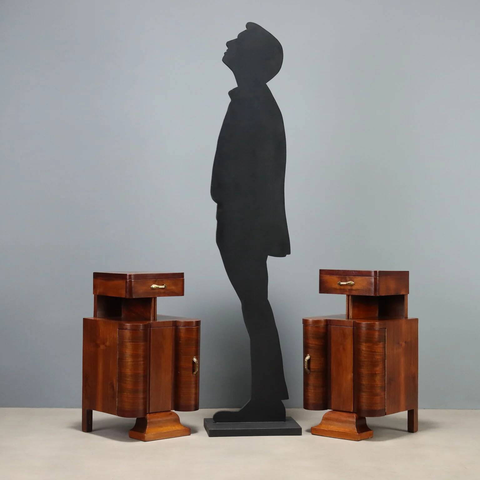 Tables de chevet des années 1920-1930