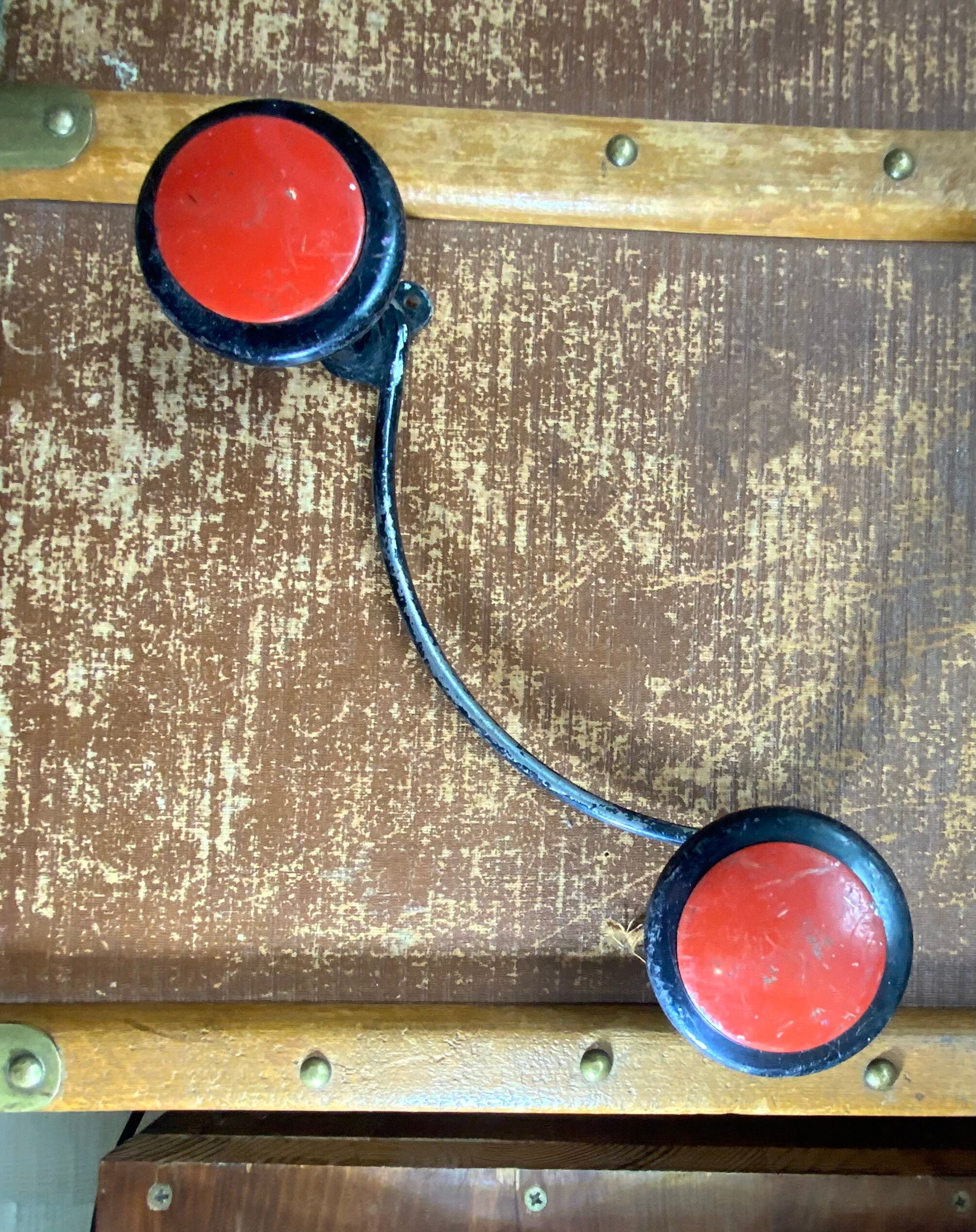 Vintage double hook in metal and plastic red and black